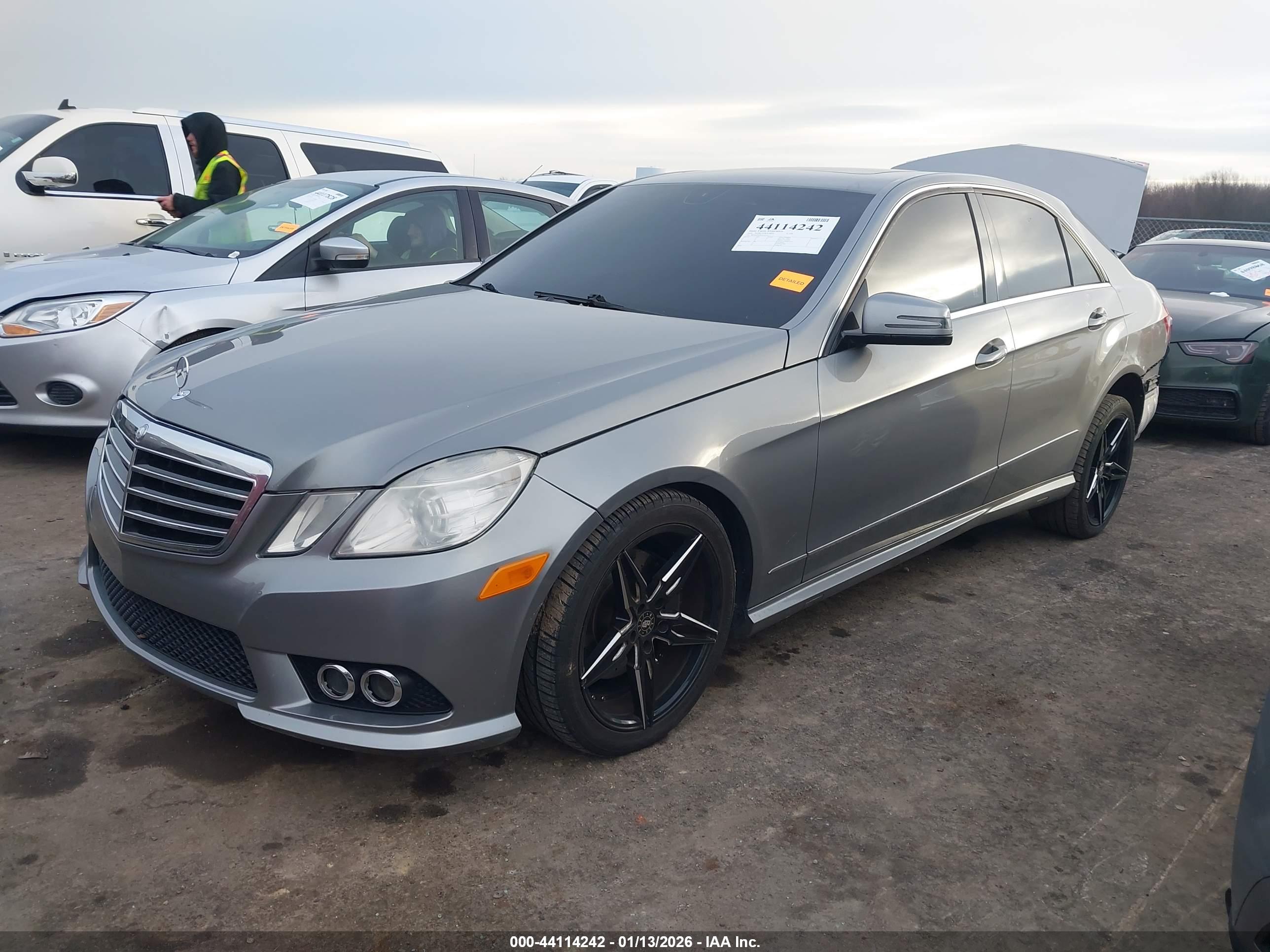 MERCEDES-BENZ E image 2