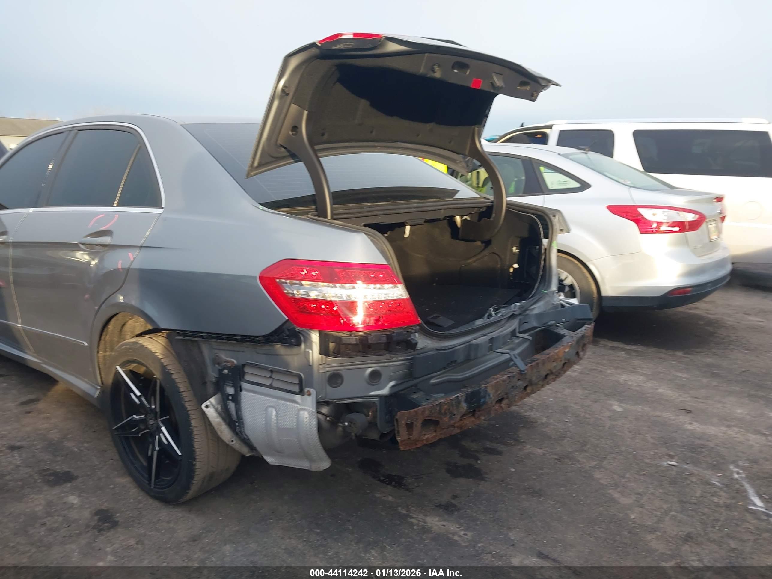 MERCEDES-BENZ E image 6
