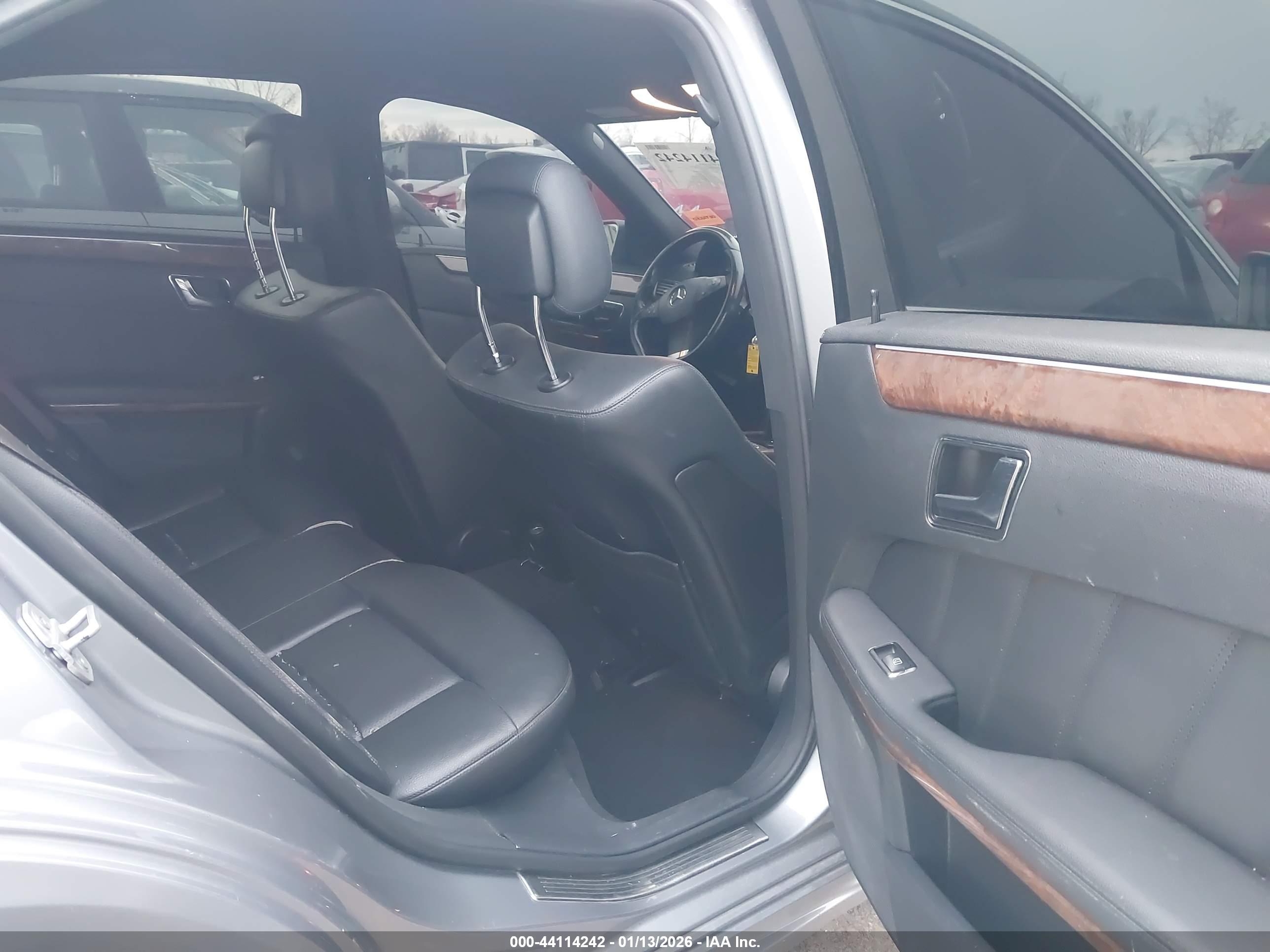 MERCEDES-BENZ E image 8