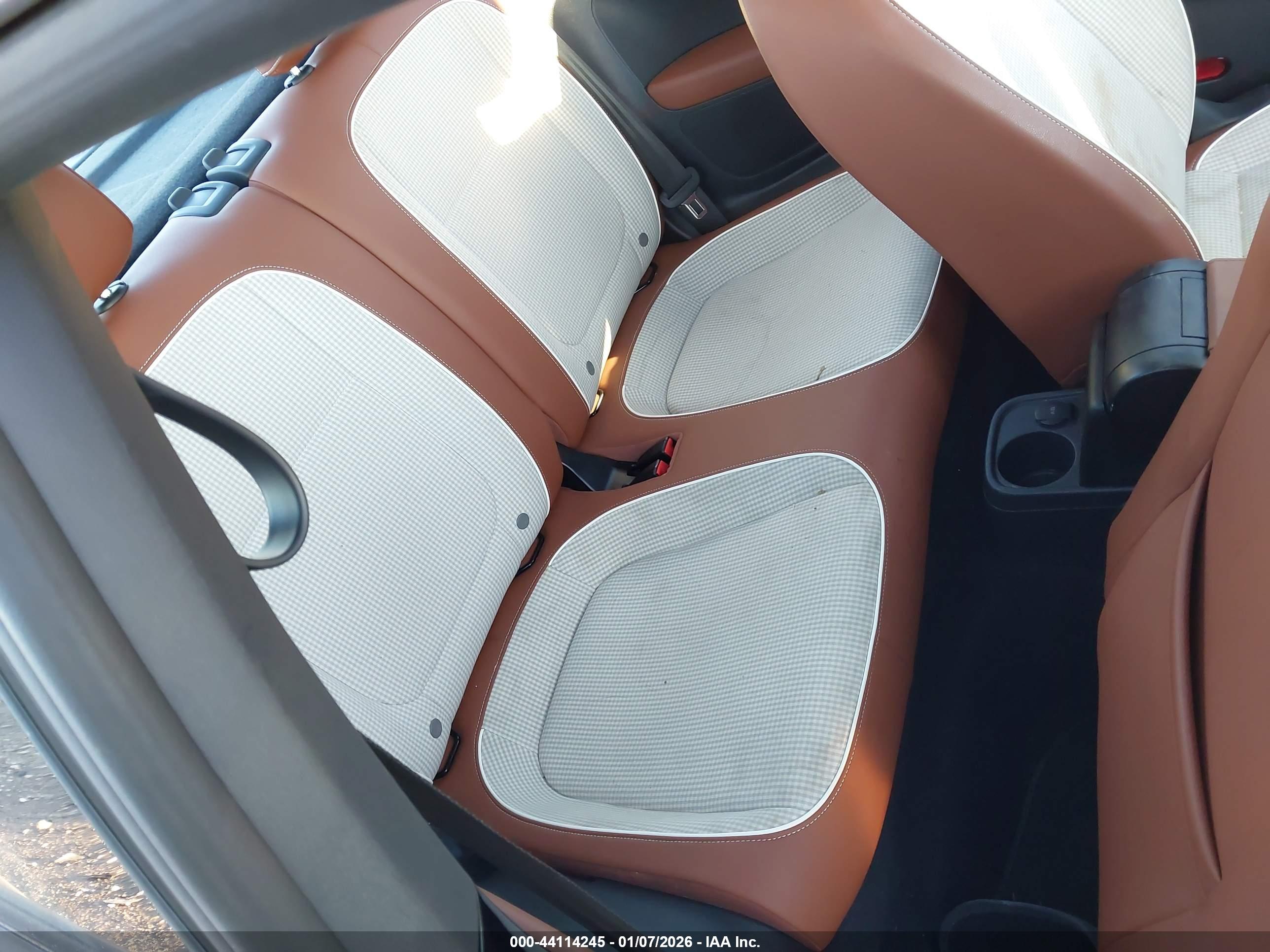 VOLKSWAGEN BEETLE image 8