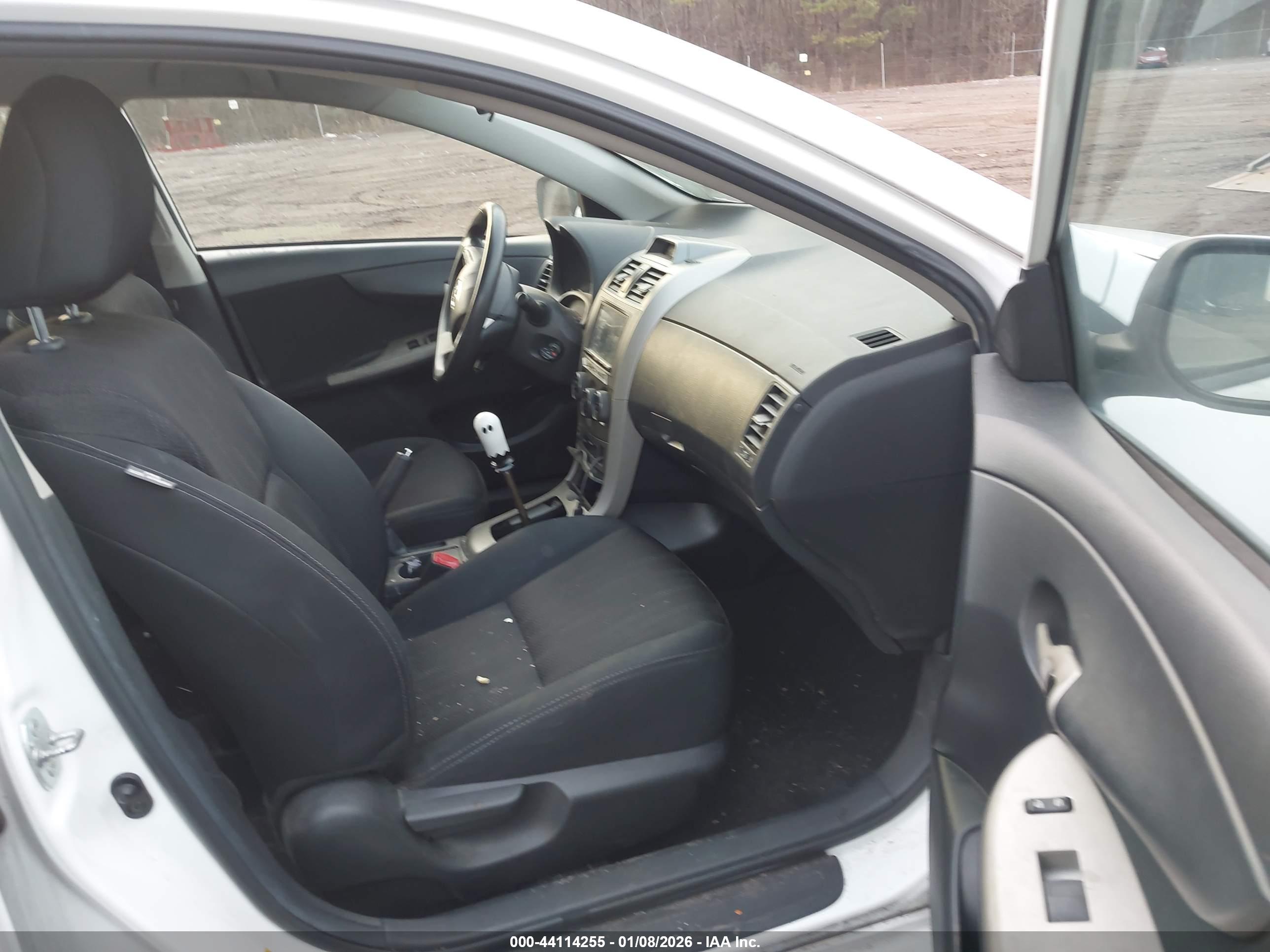 TOYOTA COROLLA image 5