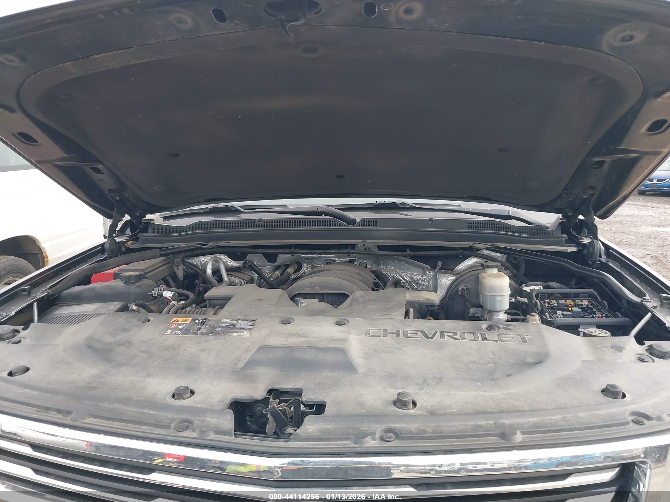CHEVROLET SUBURBAN image 10