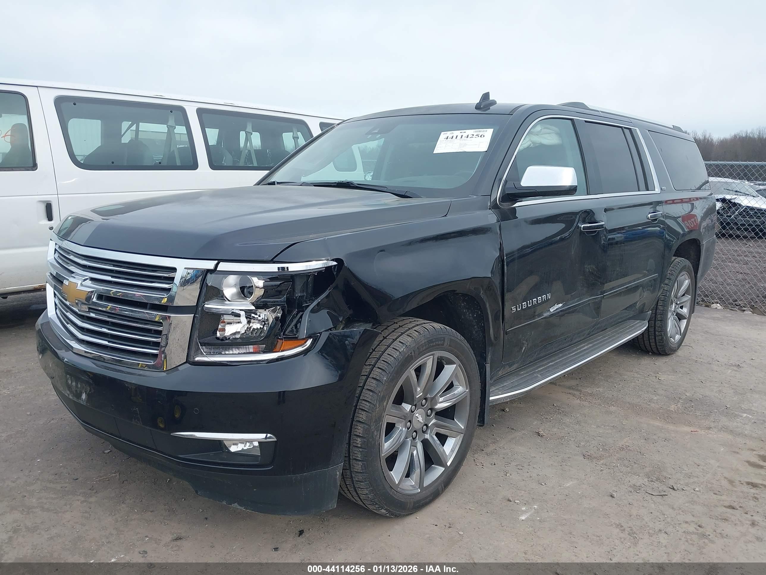 CHEVROLET SUBURBAN image 2