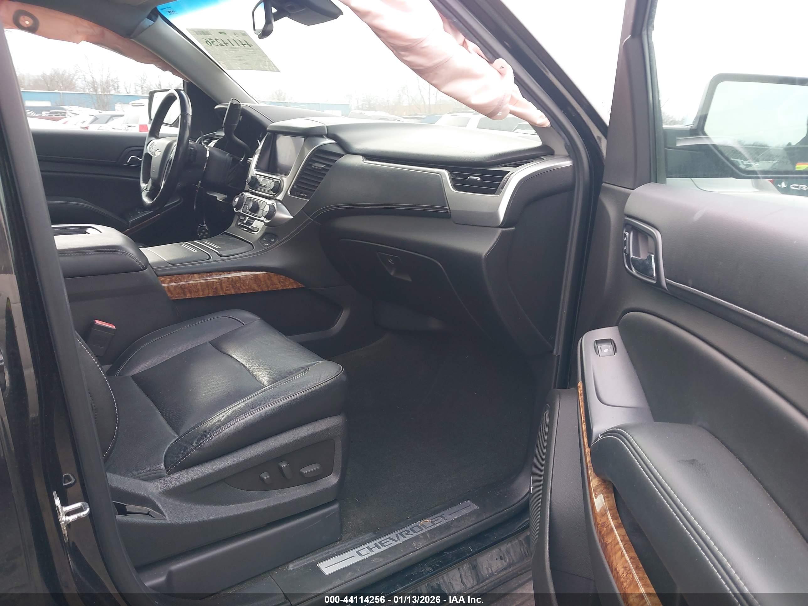 CHEVROLET SUBURBAN image 5