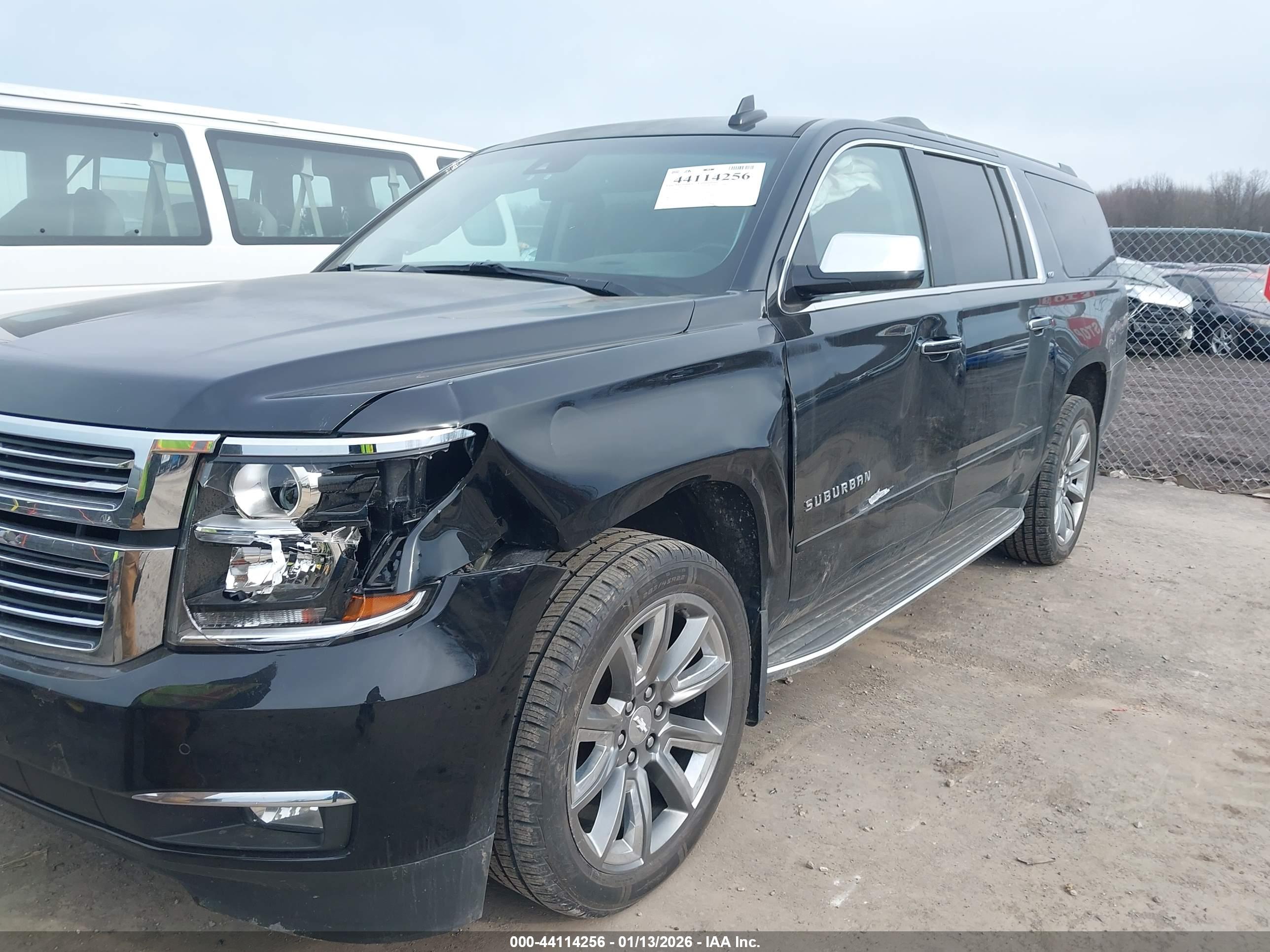 CHEVROLET SUBURBAN image 6