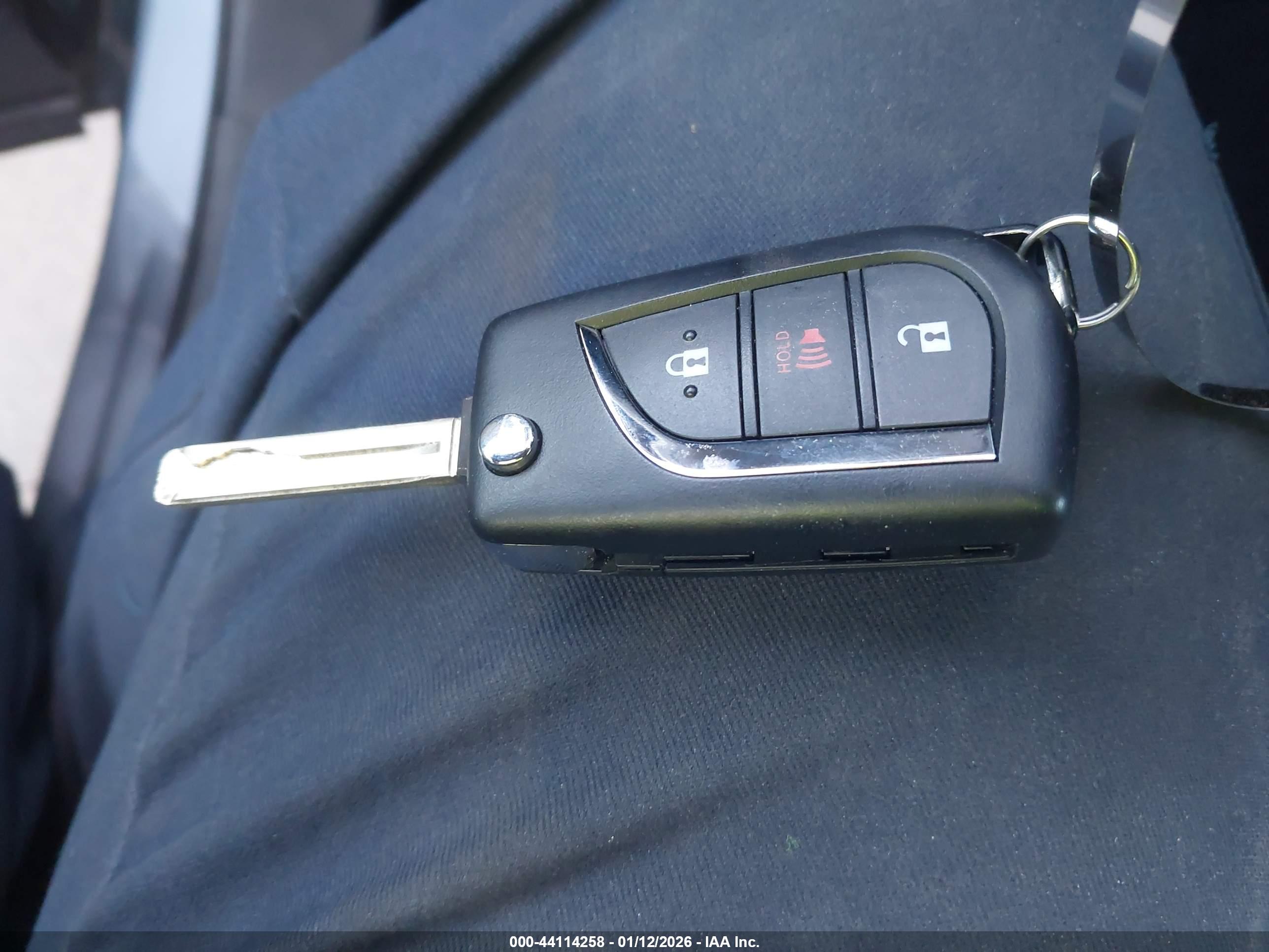 TOYOTA RAV4 image 11
