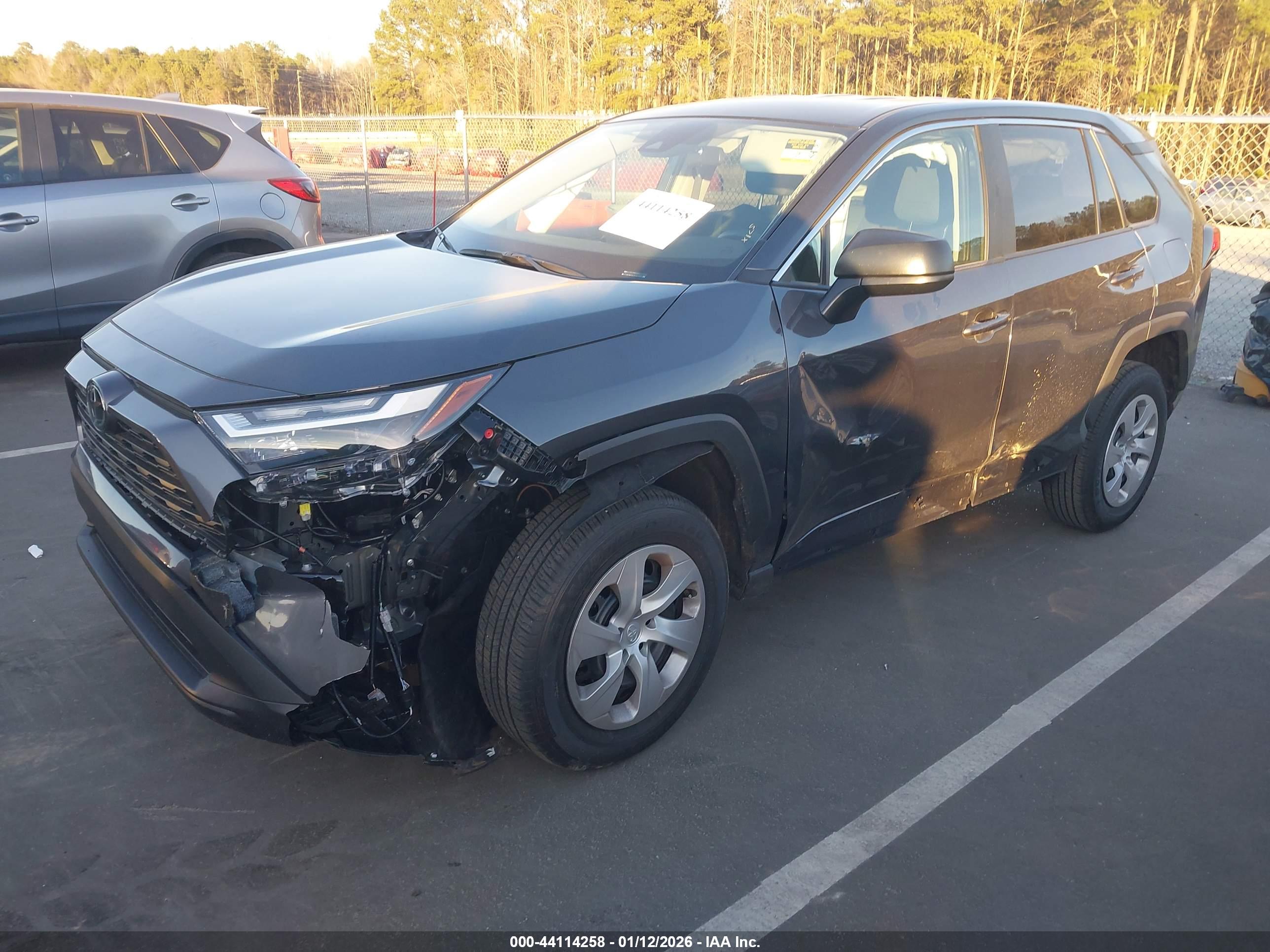 TOYOTA RAV4 image 2