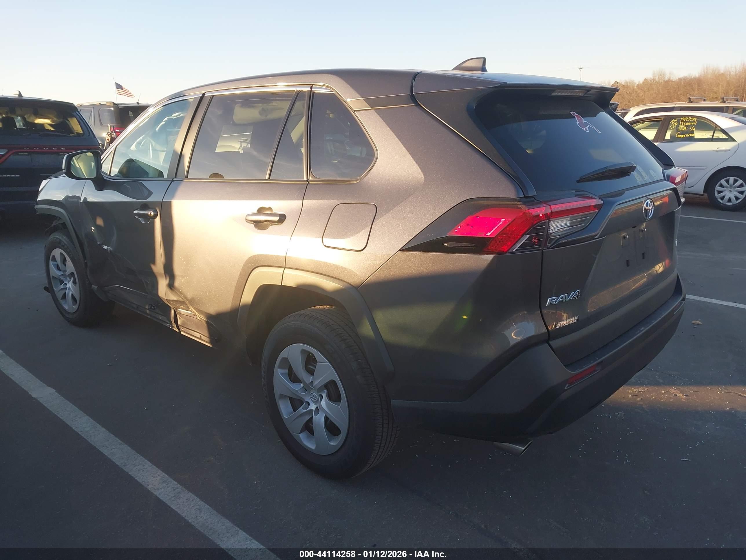 TOYOTA RAV4 image 3