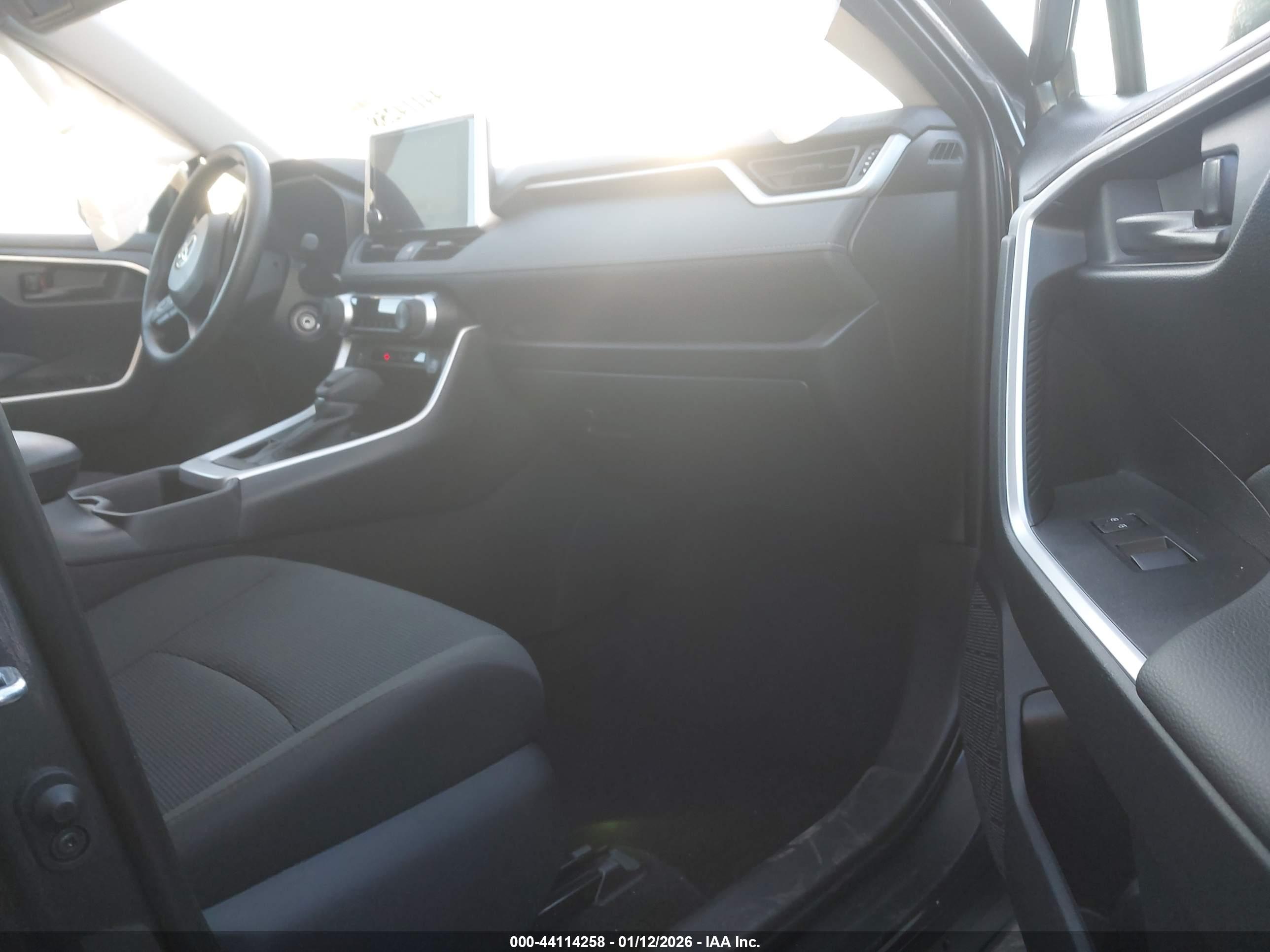 TOYOTA RAV4 image 5