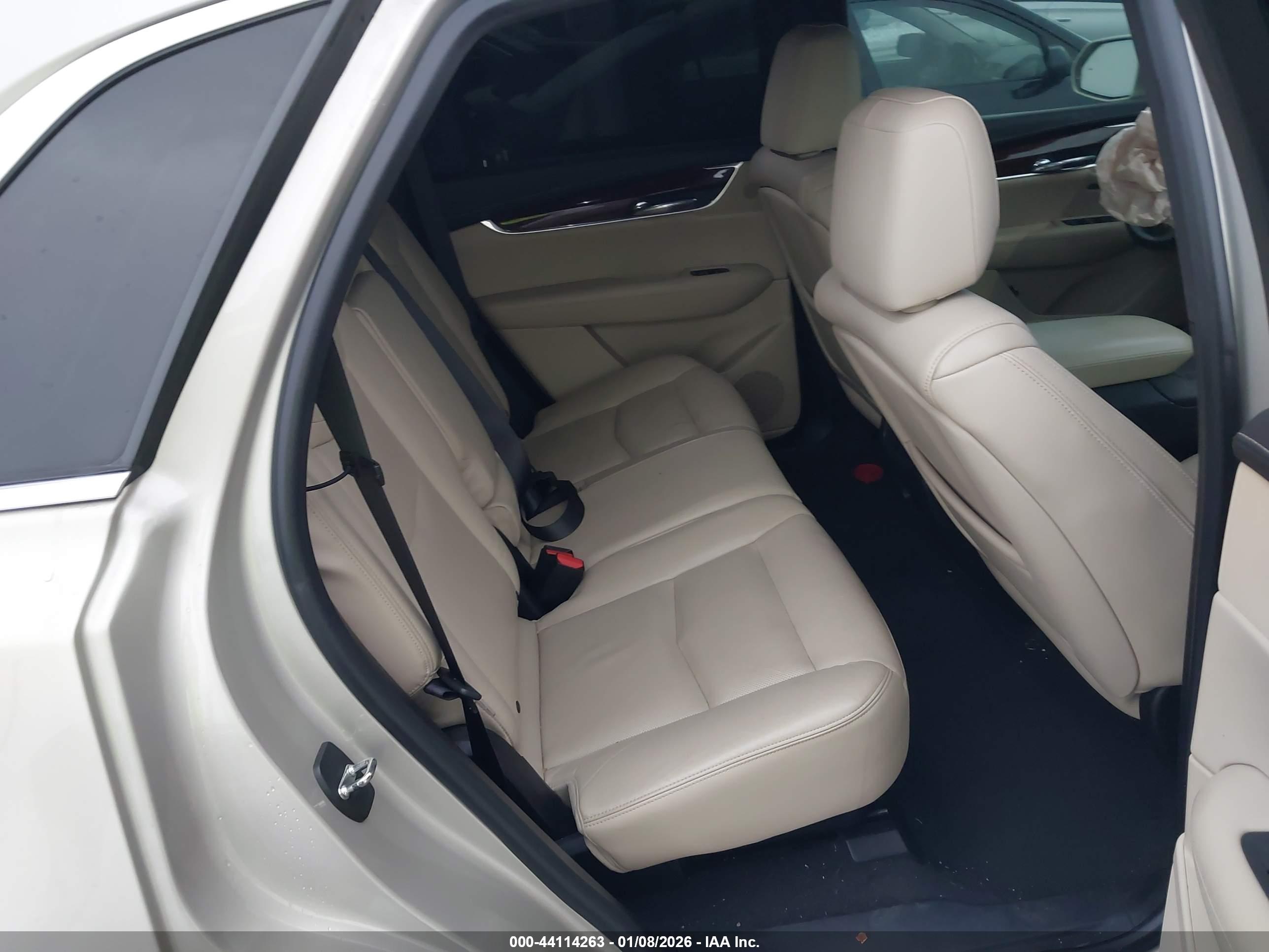 CADILLAC XT5 image 8
