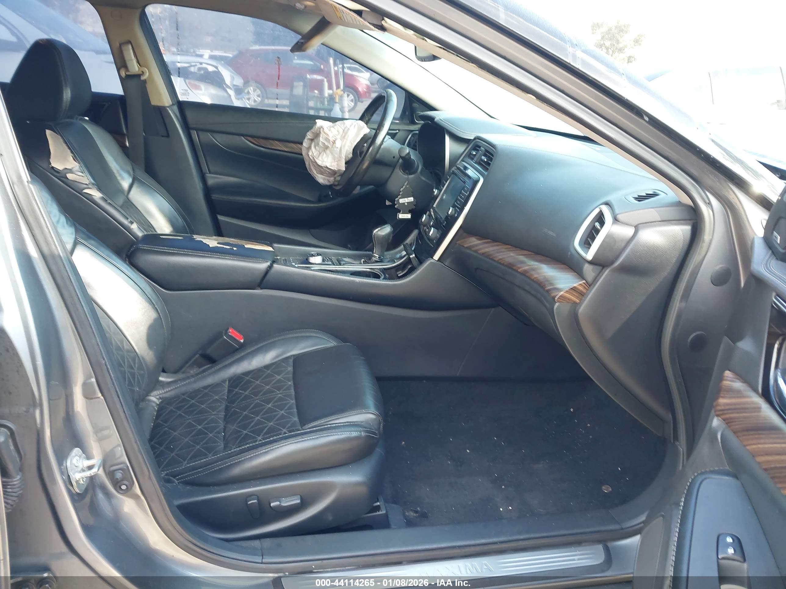 NISSAN MAXIMA image 5
