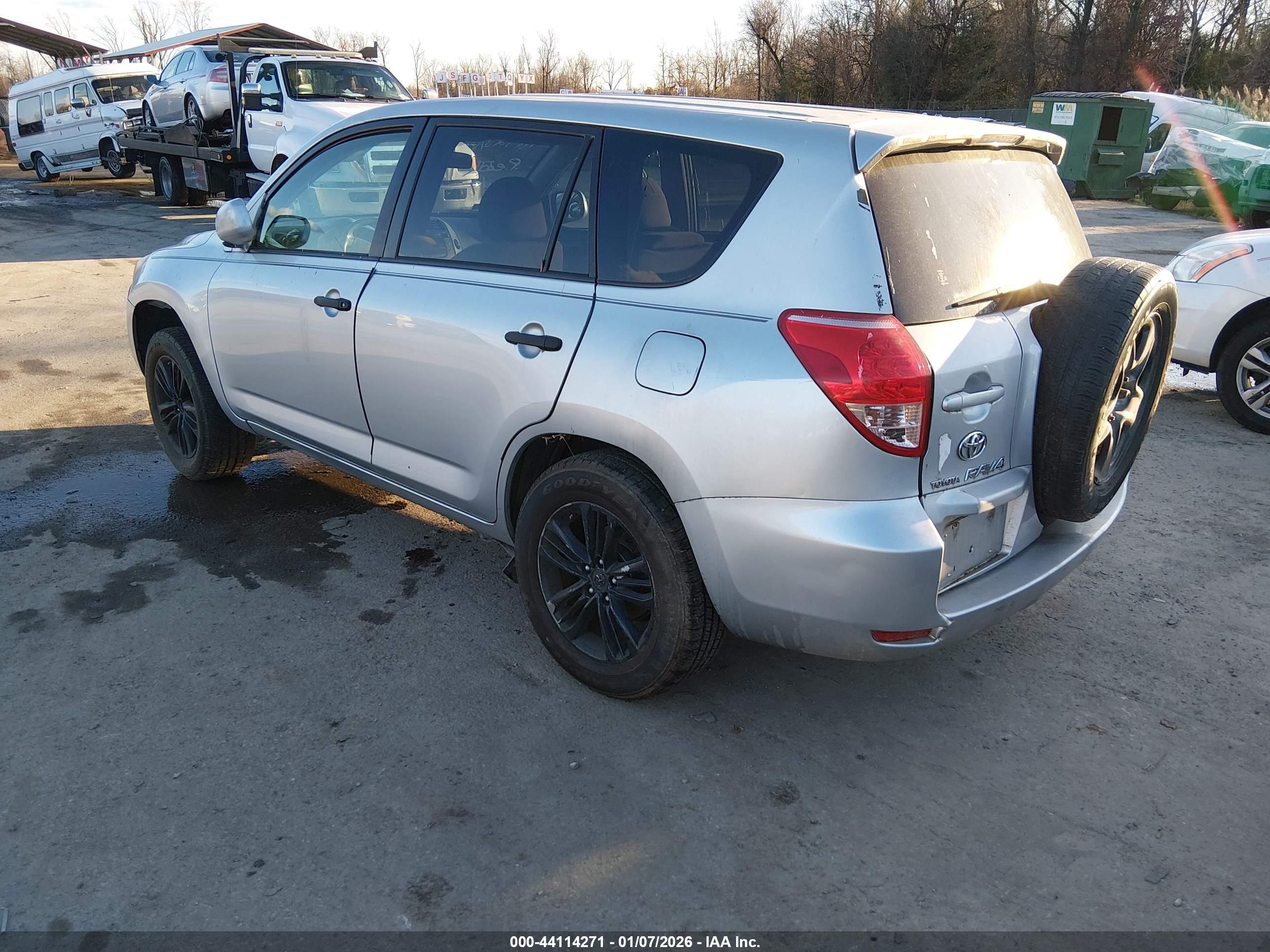TOYOTA RAV4 image 3