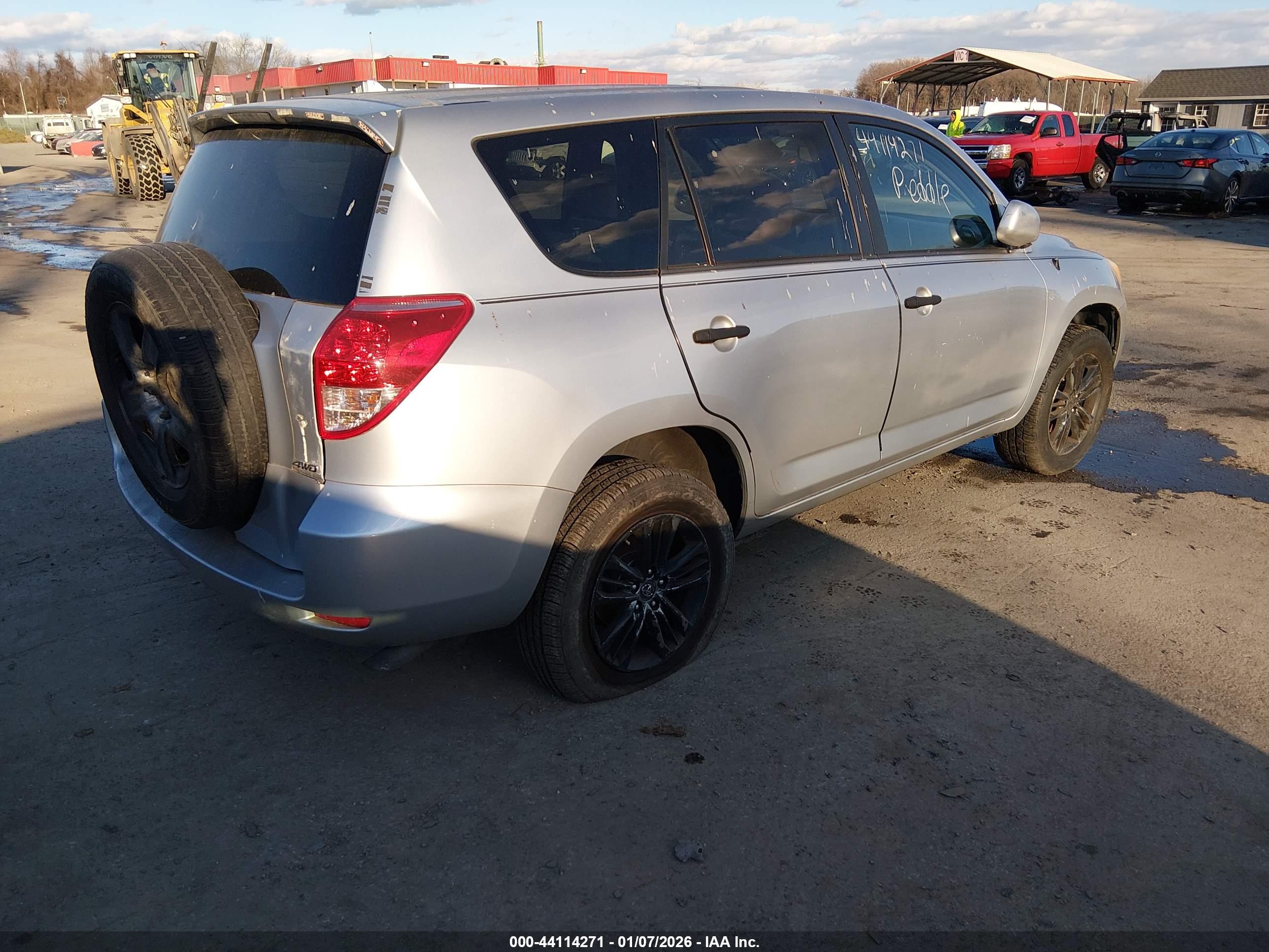 TOYOTA RAV4 image 4