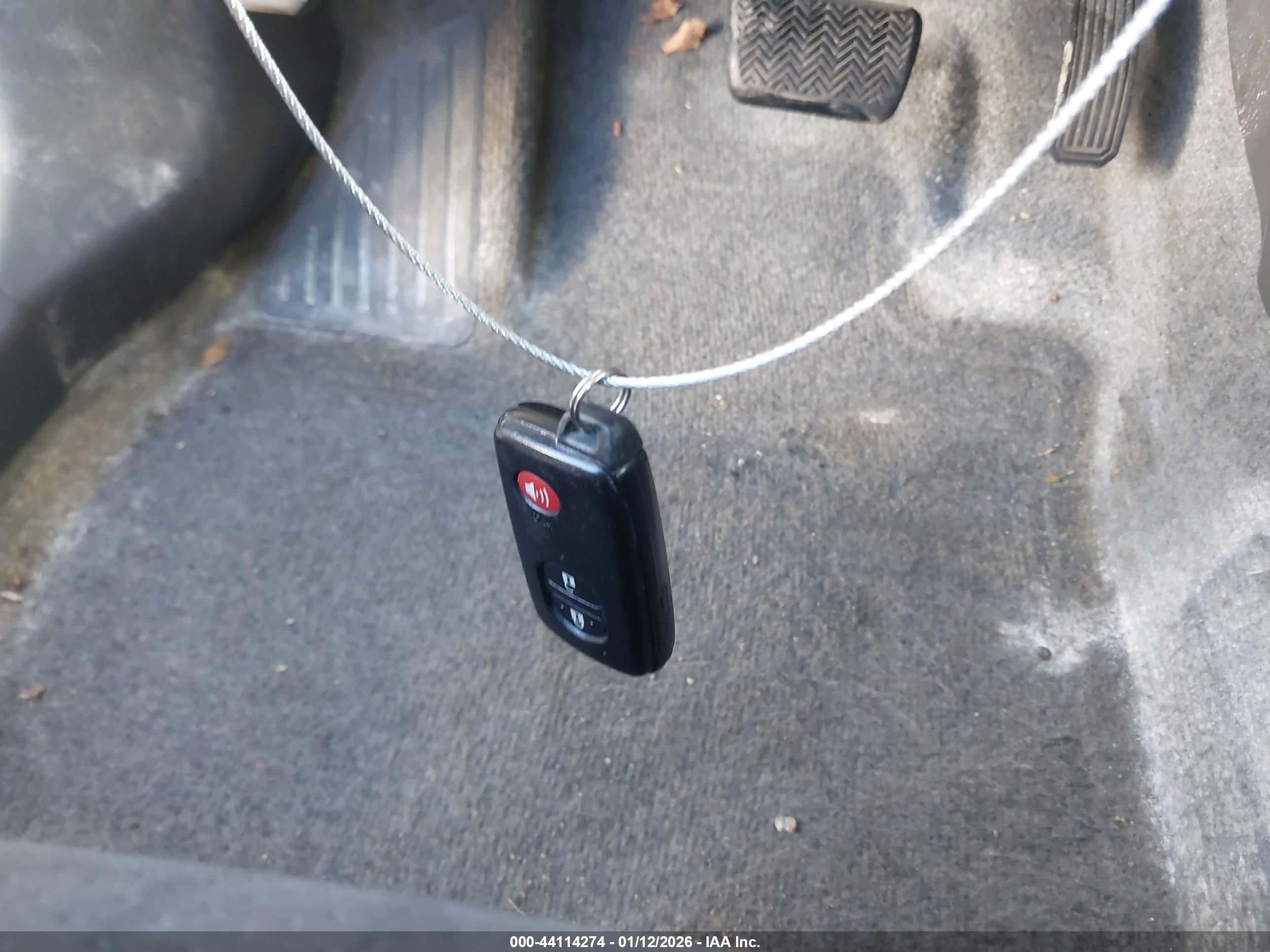 TOYOTA PRIUS image 11