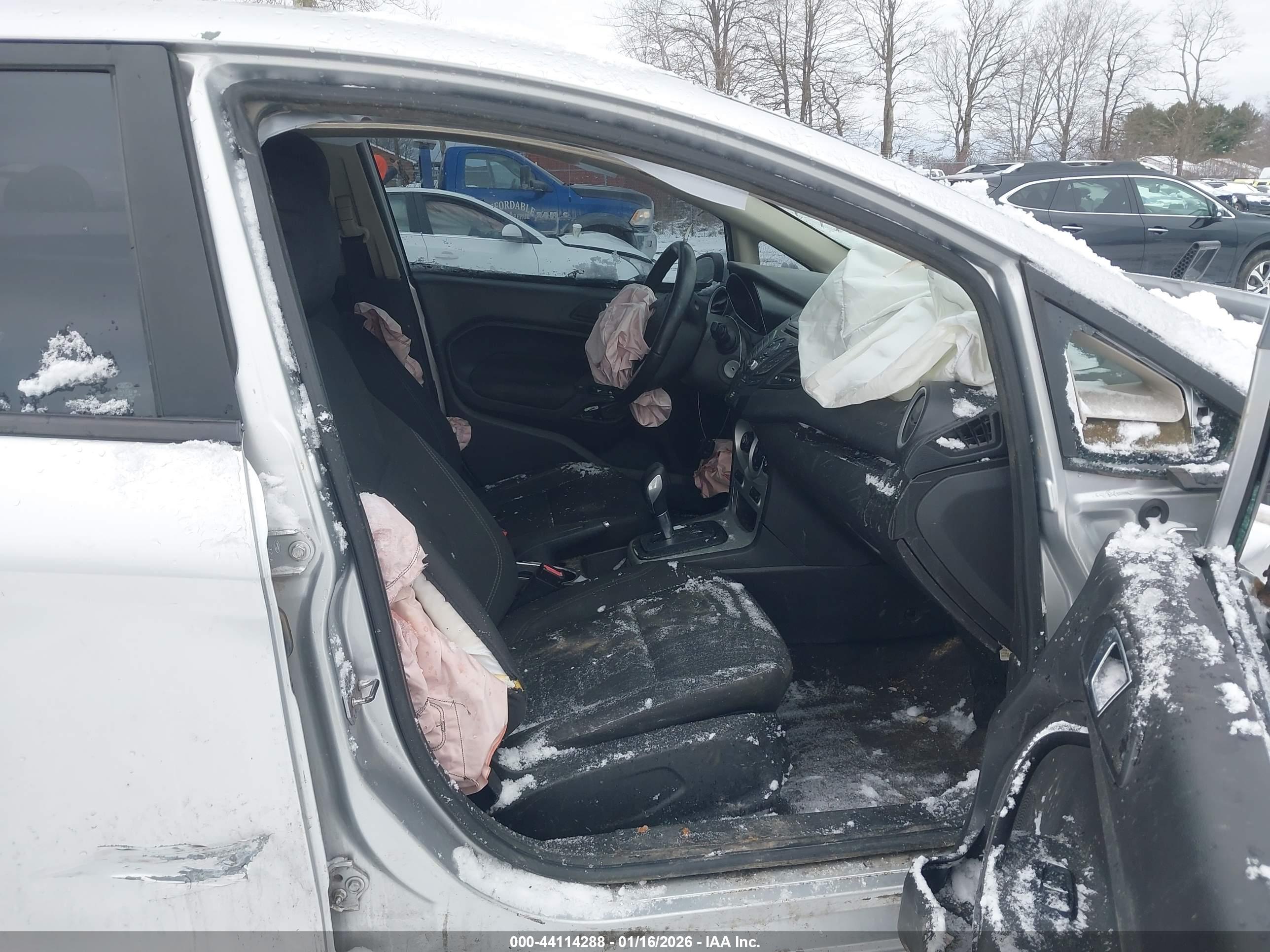 FORD FIESTA image 5