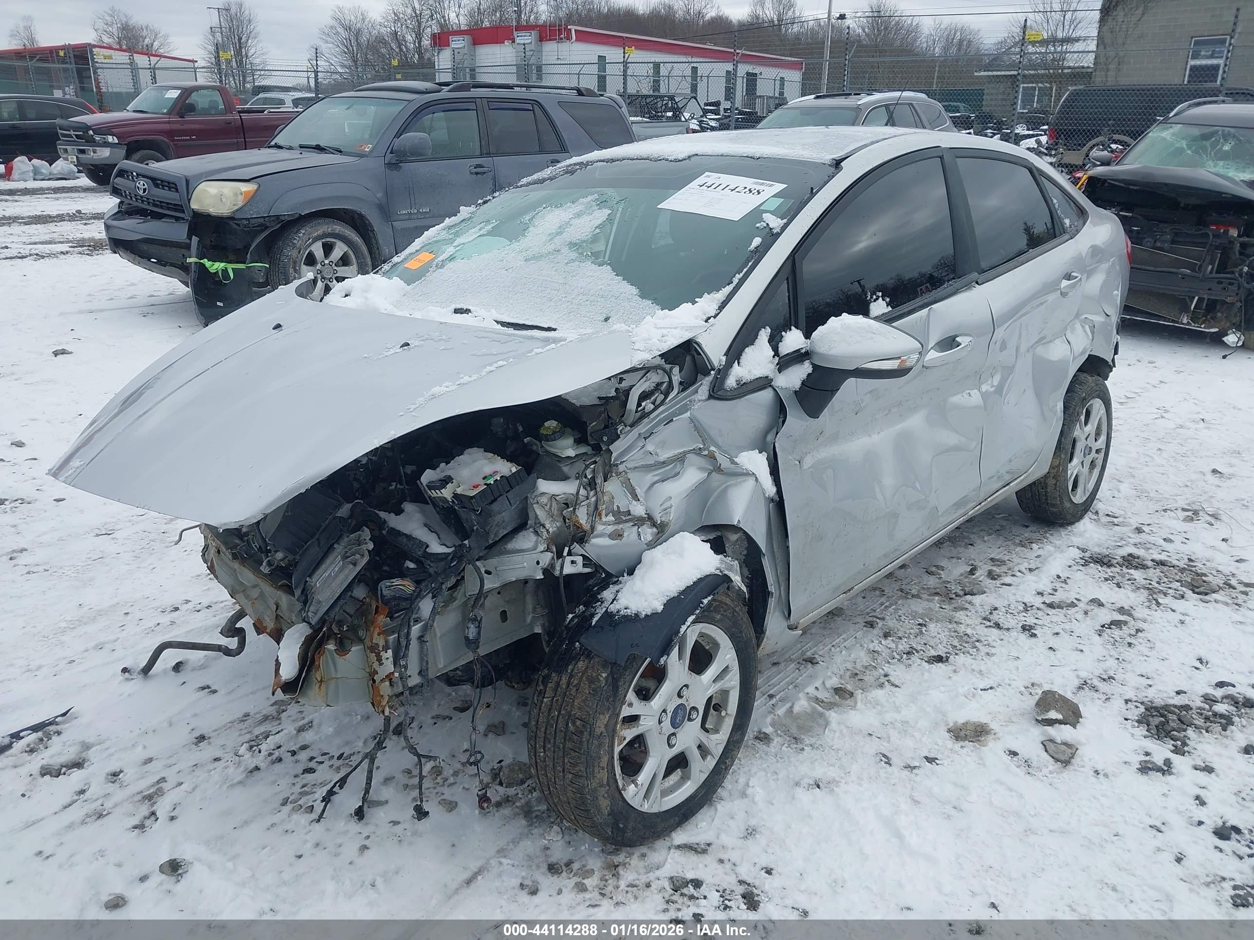 FORD FIESTA image 6