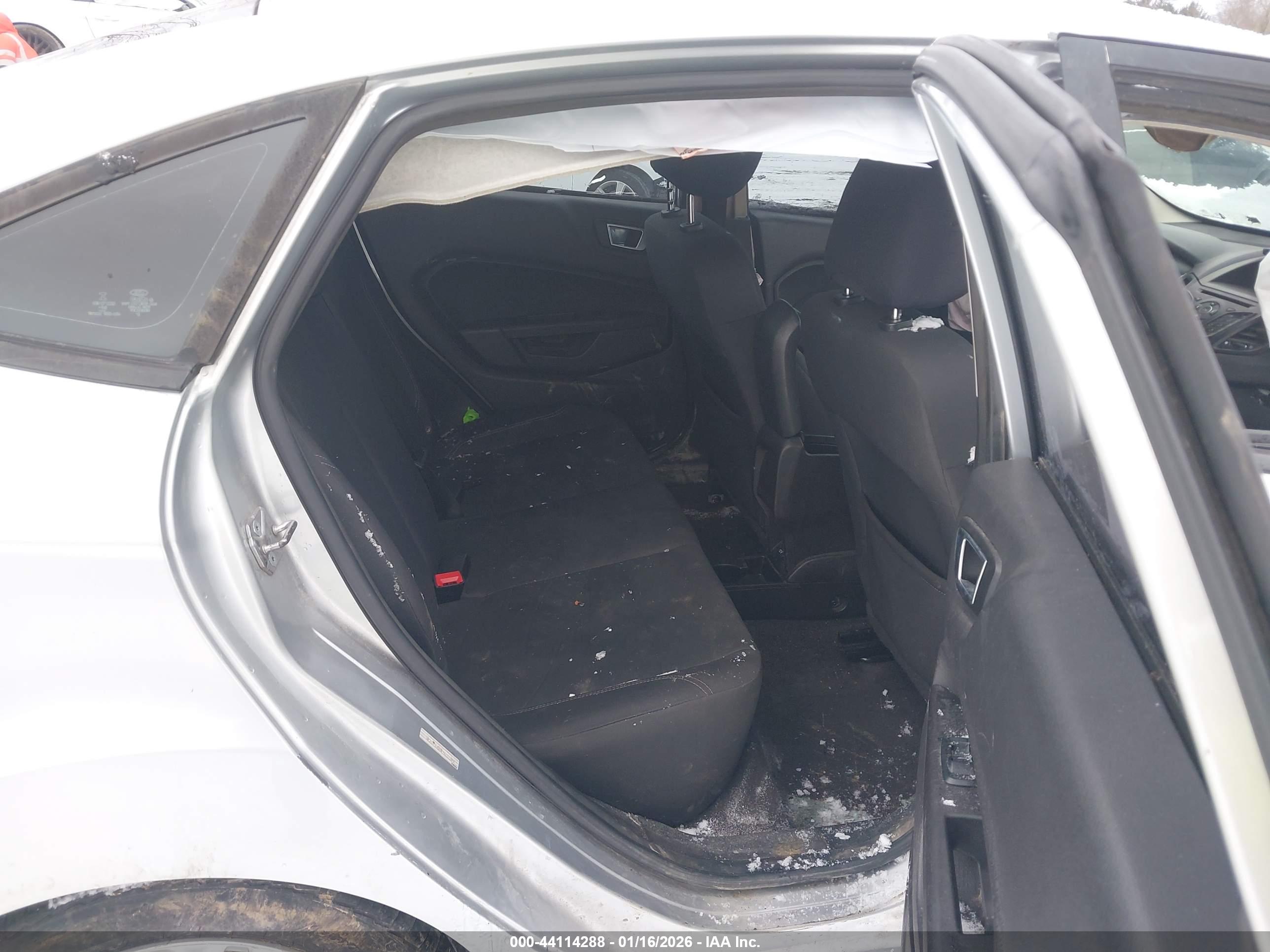 FORD FIESTA image 8