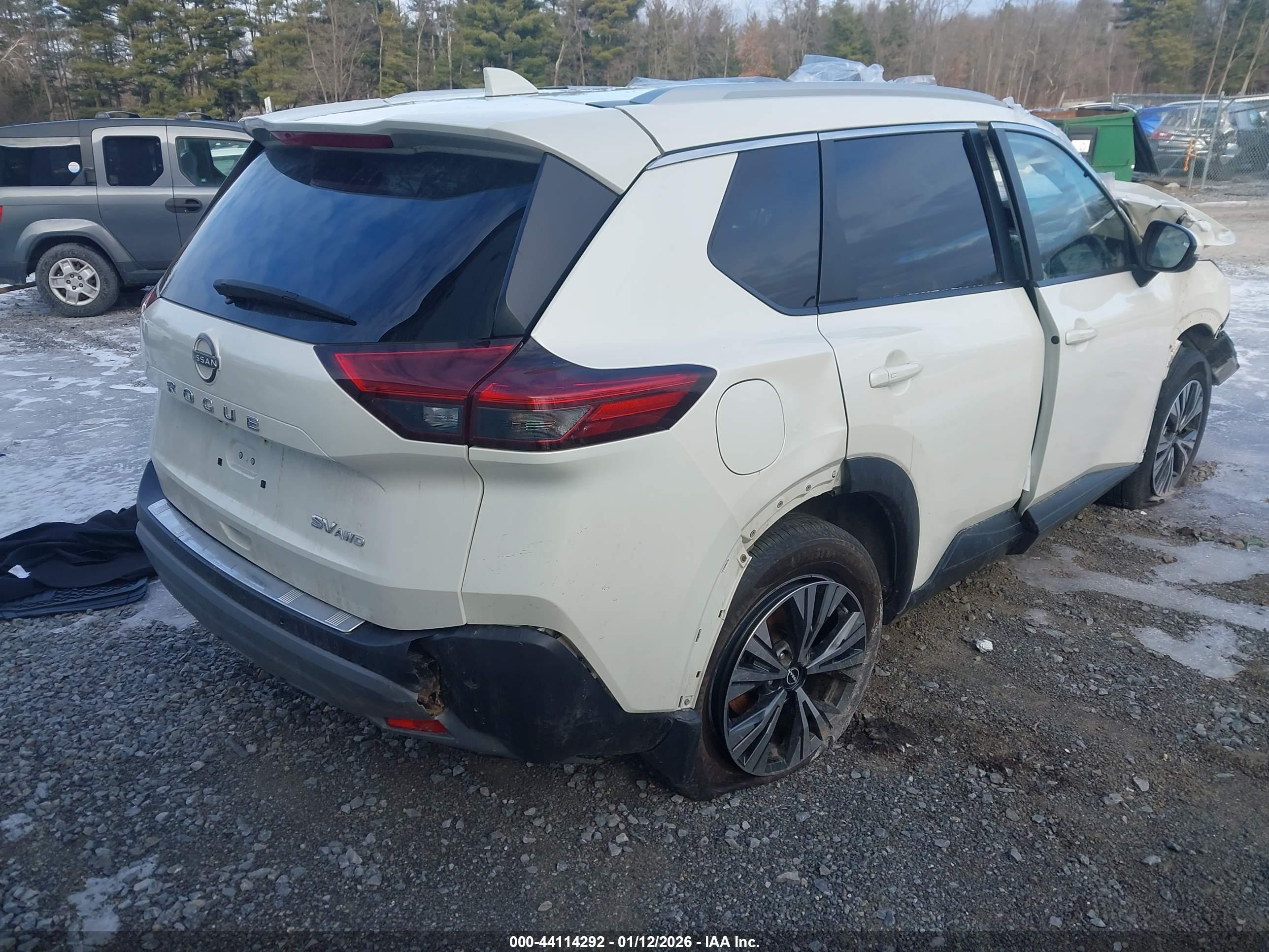 NISSAN ROGUE image 4