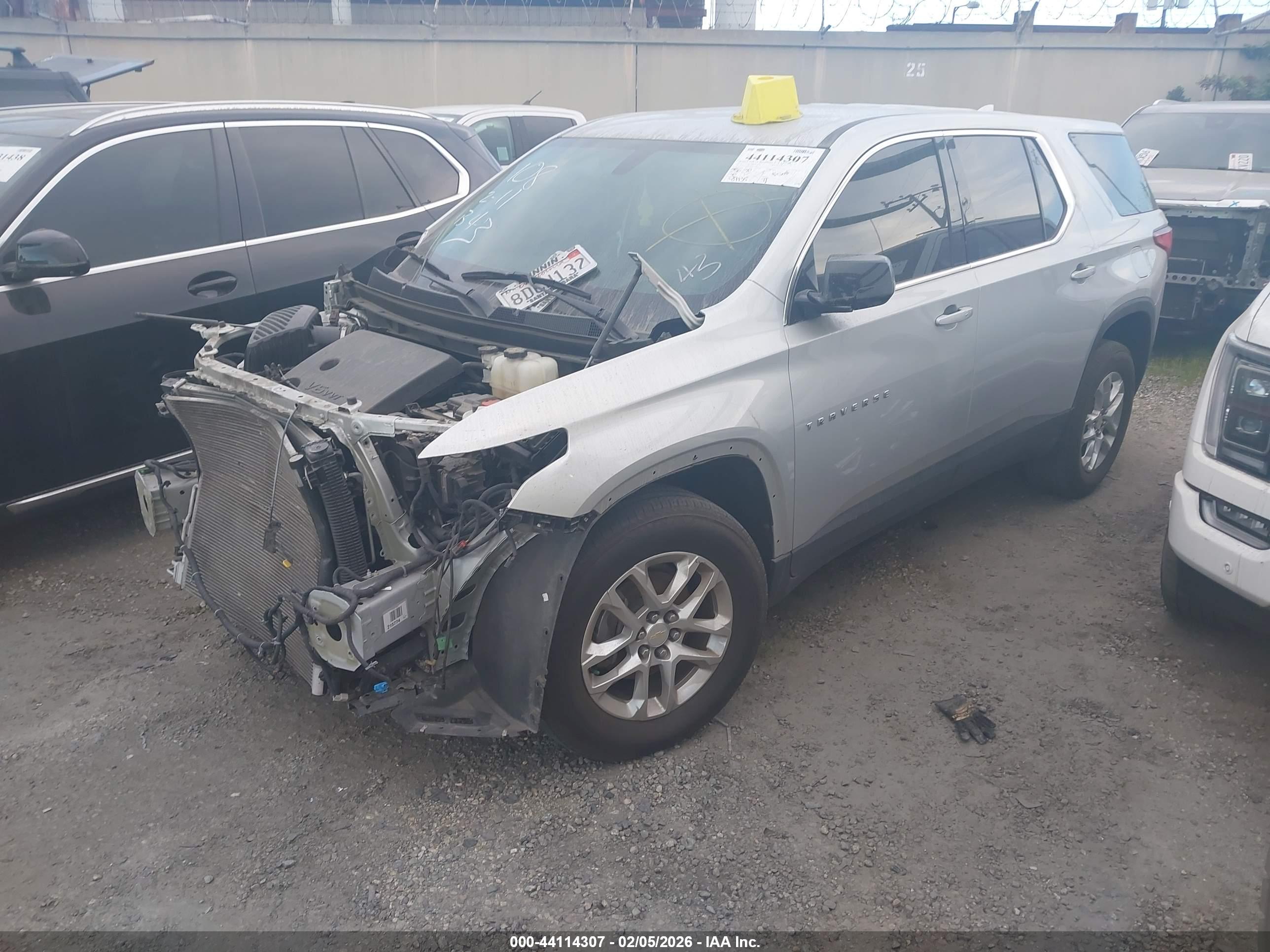 CHEVROLET TRAVERSE image 2