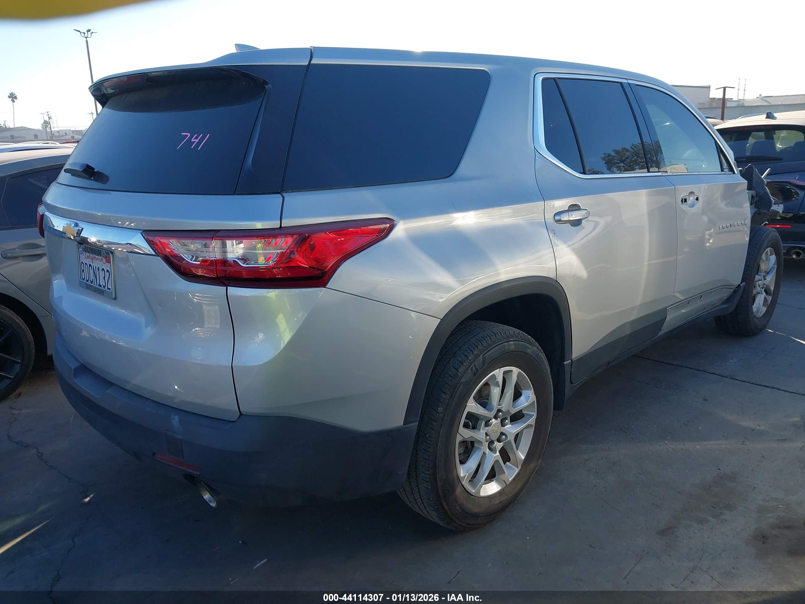 CHEVROLET TRAVERSE image 4