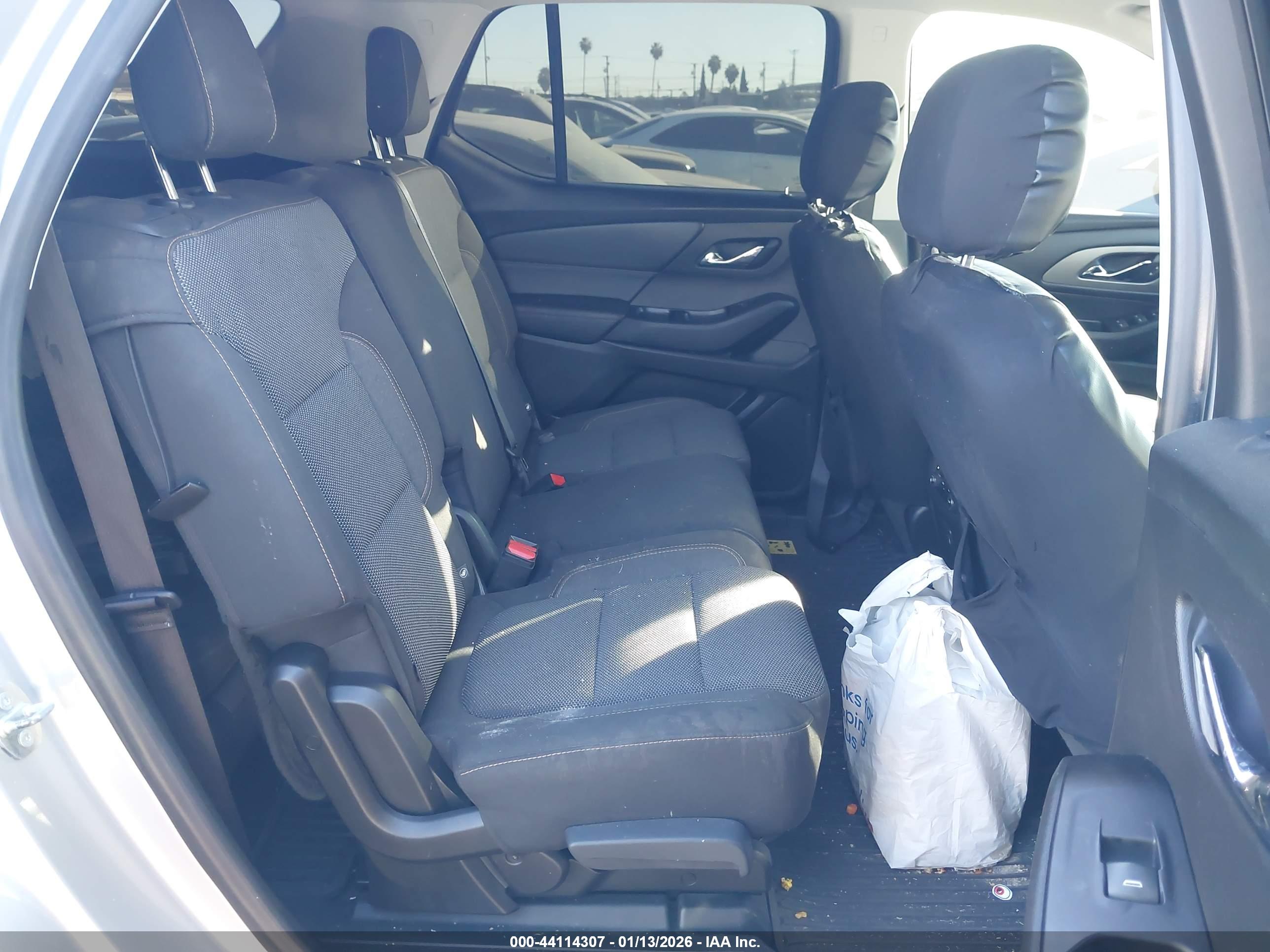 CHEVROLET TRAVERSE image 8