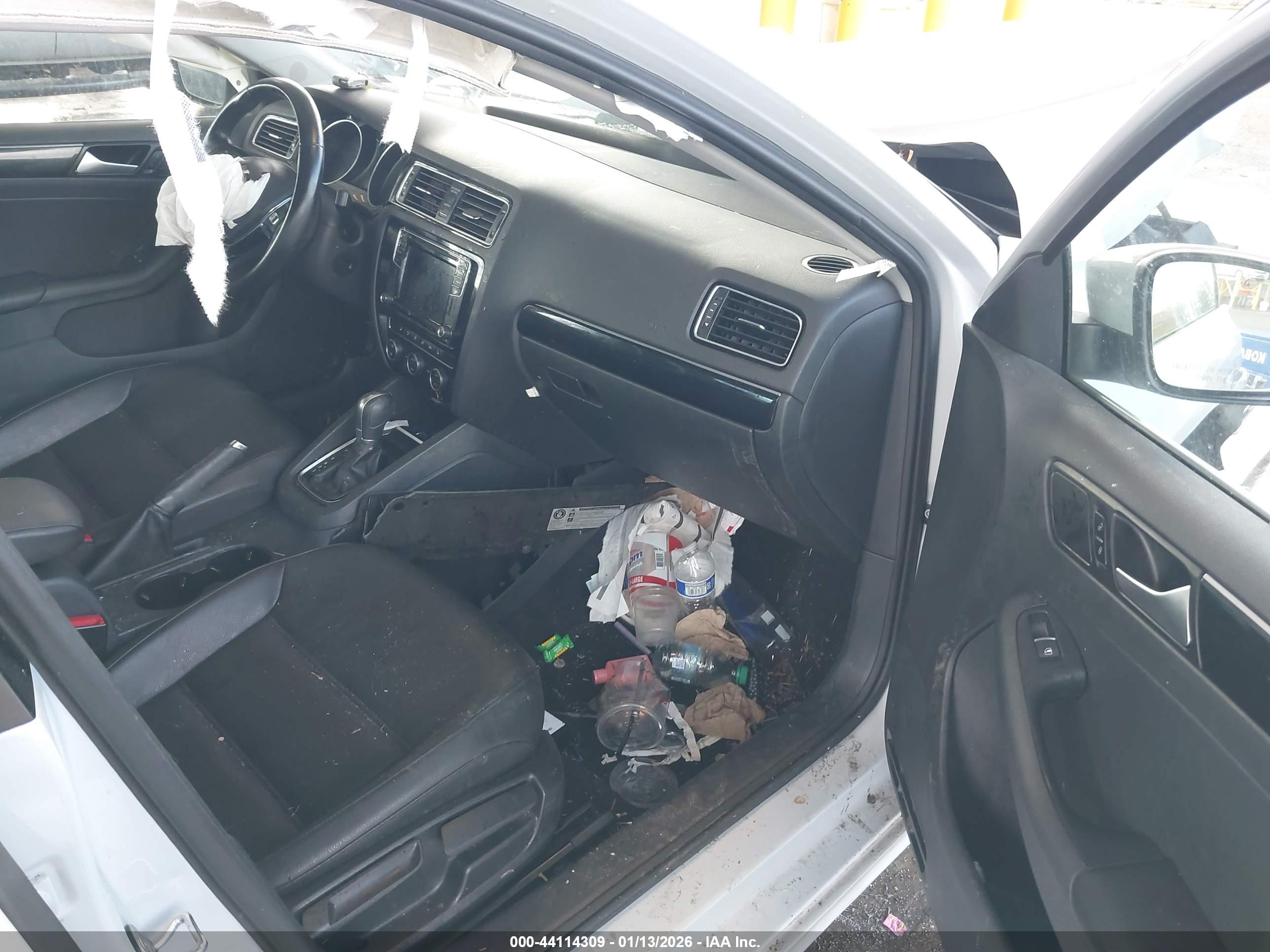 VOLKSWAGEN JETTA image 5