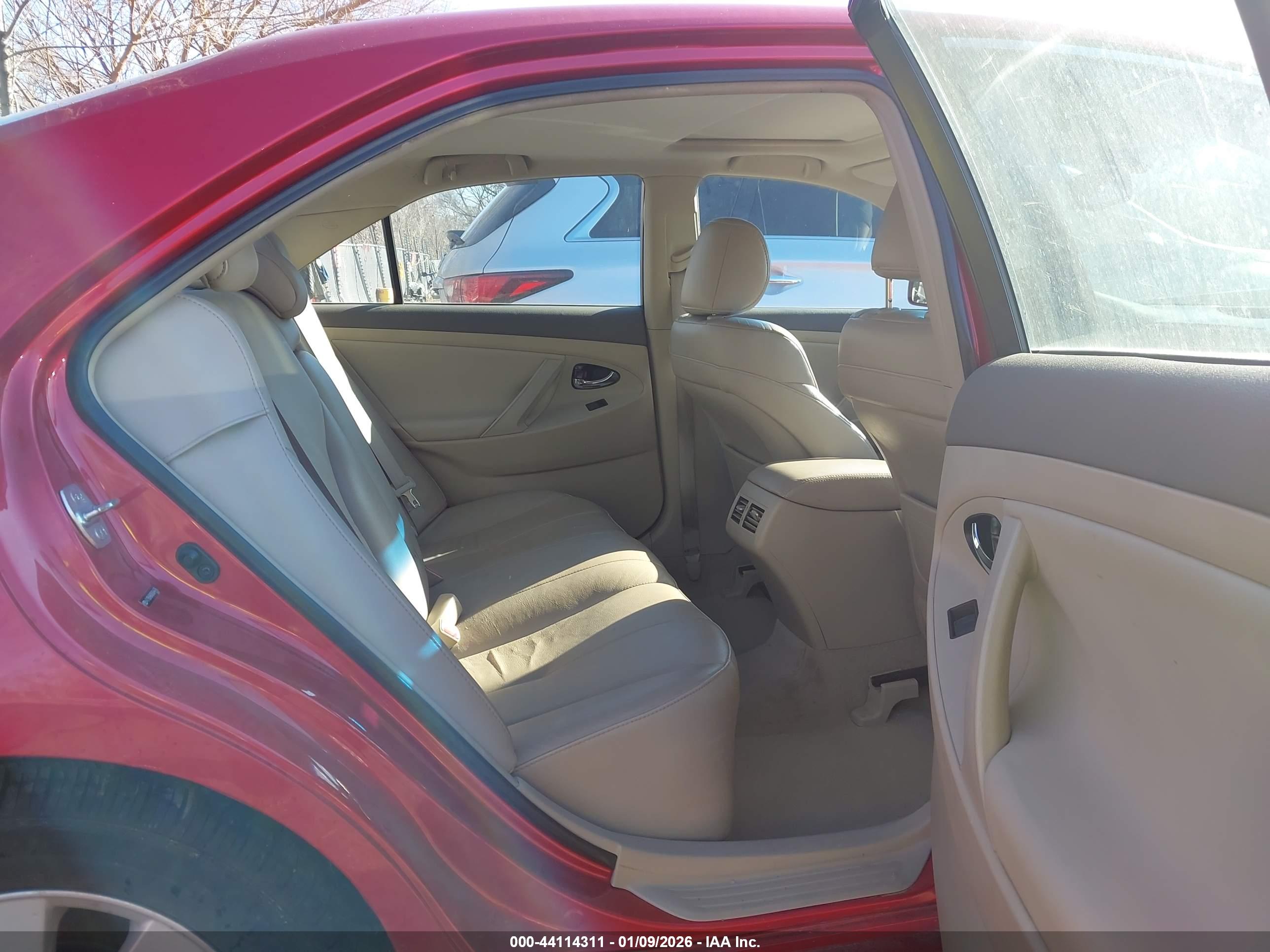 TOYOTA CAMRY image 8
