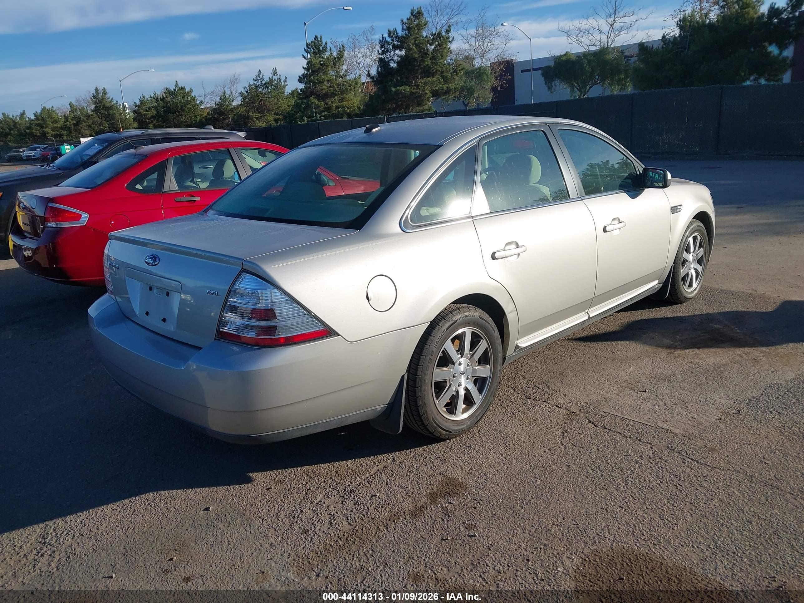 FORD TAURUS image 4