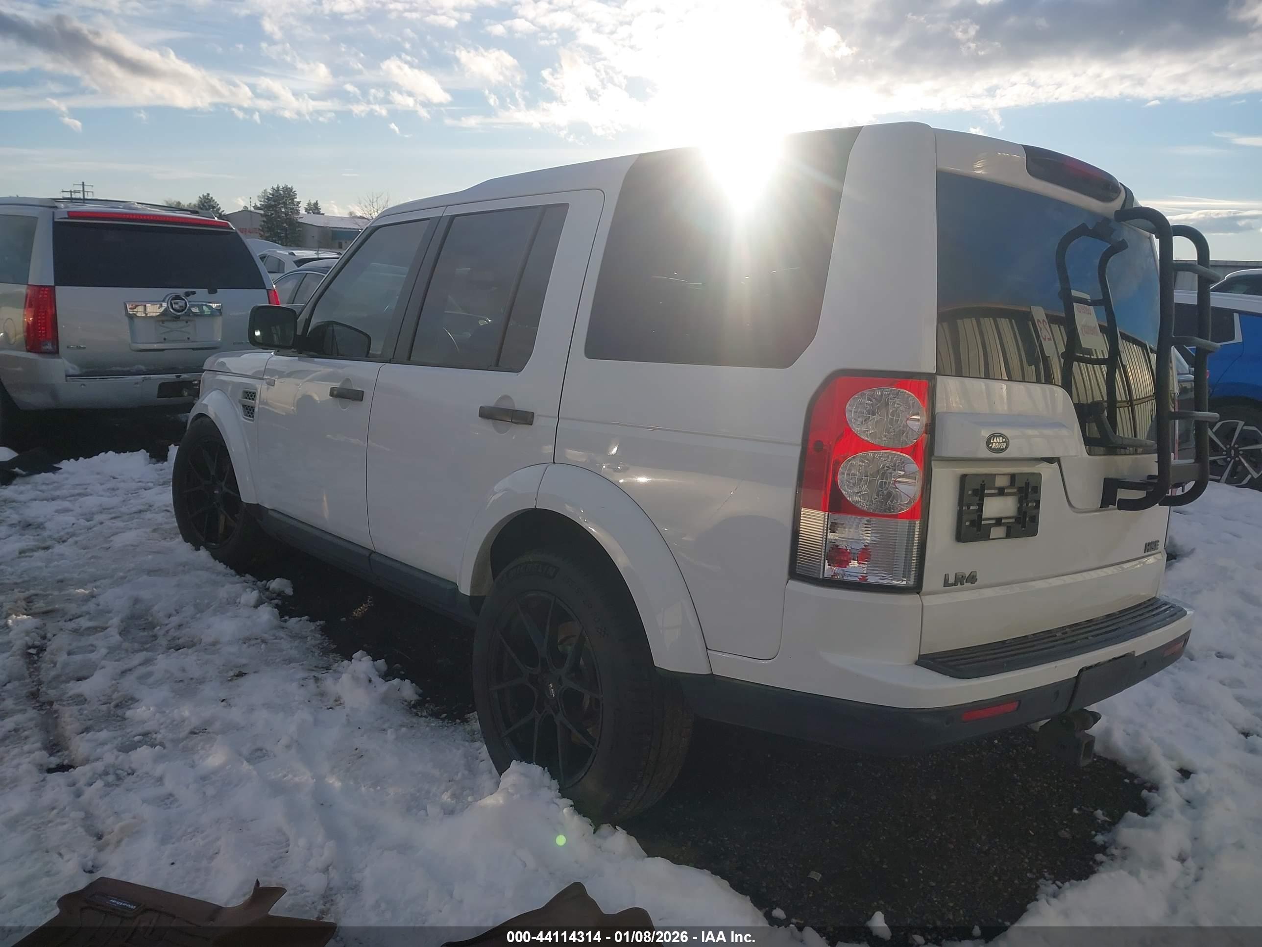 LAND ROVER image 3