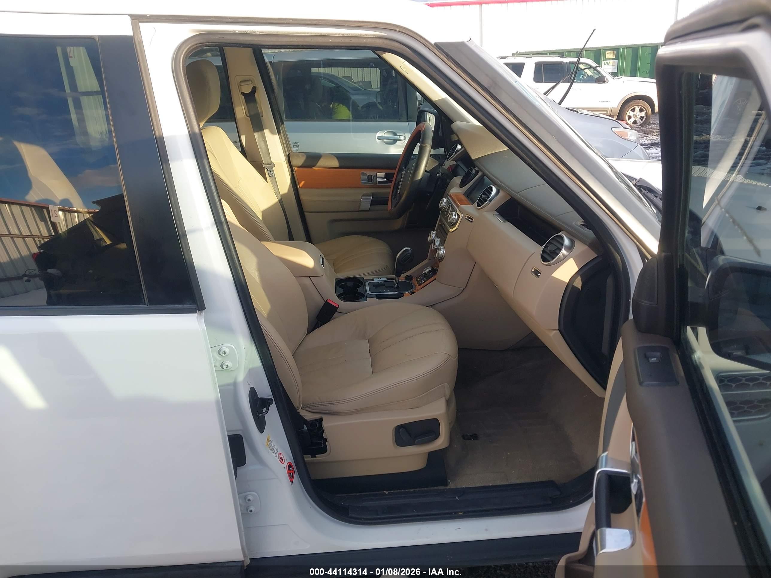 LAND ROVER image 5
