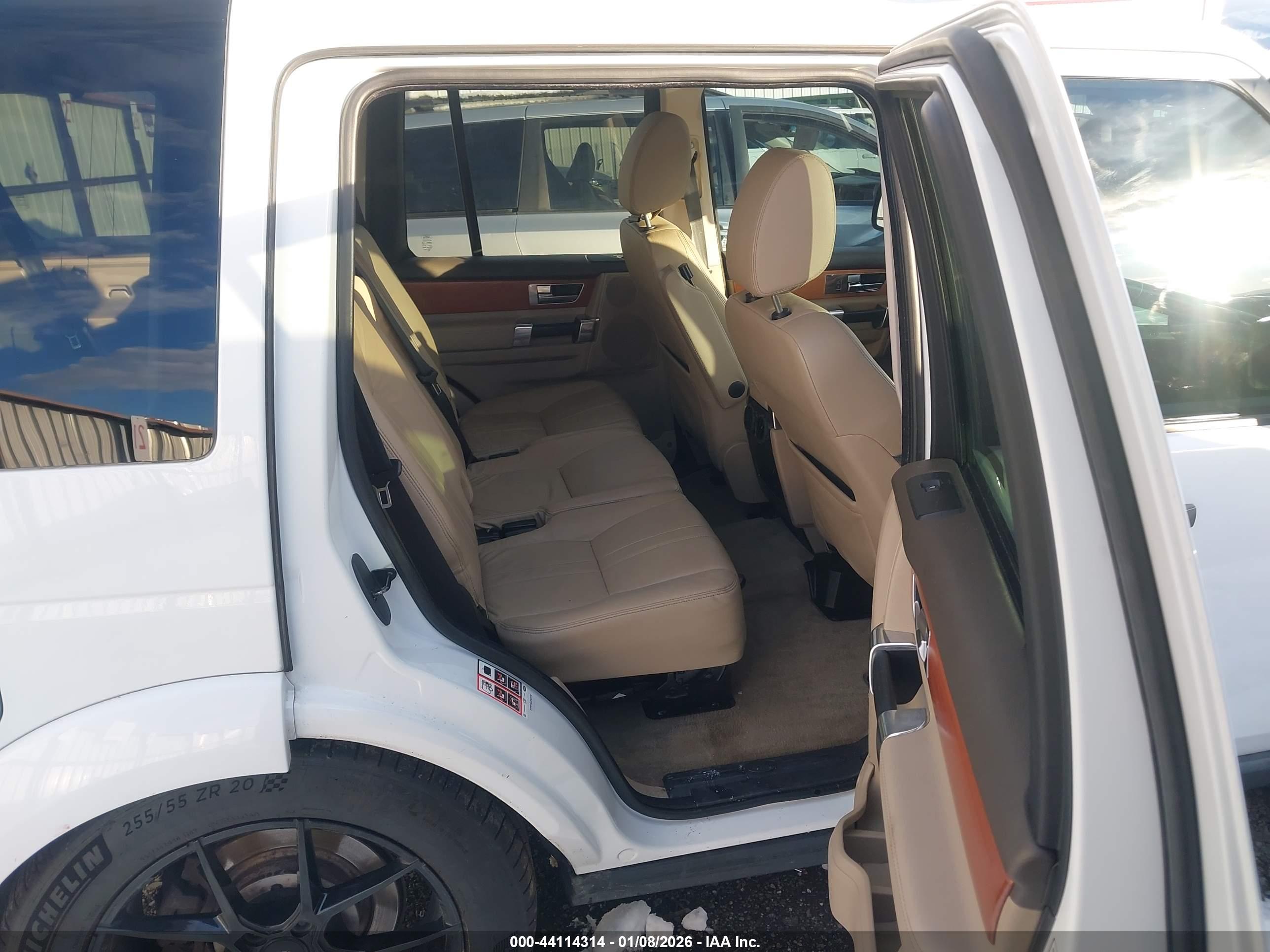 LAND ROVER image 8