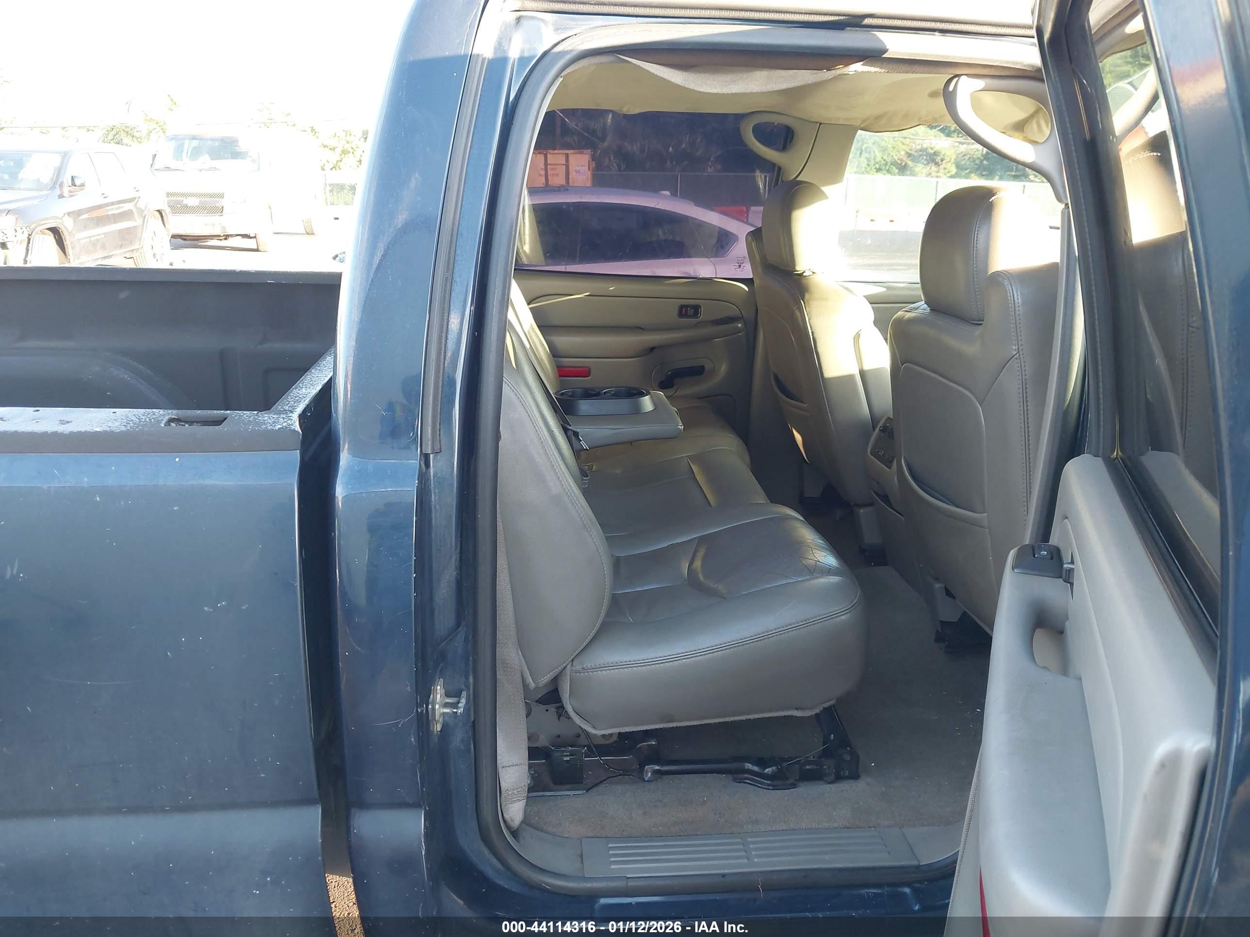 CHEVROLET SILVERADO image 8