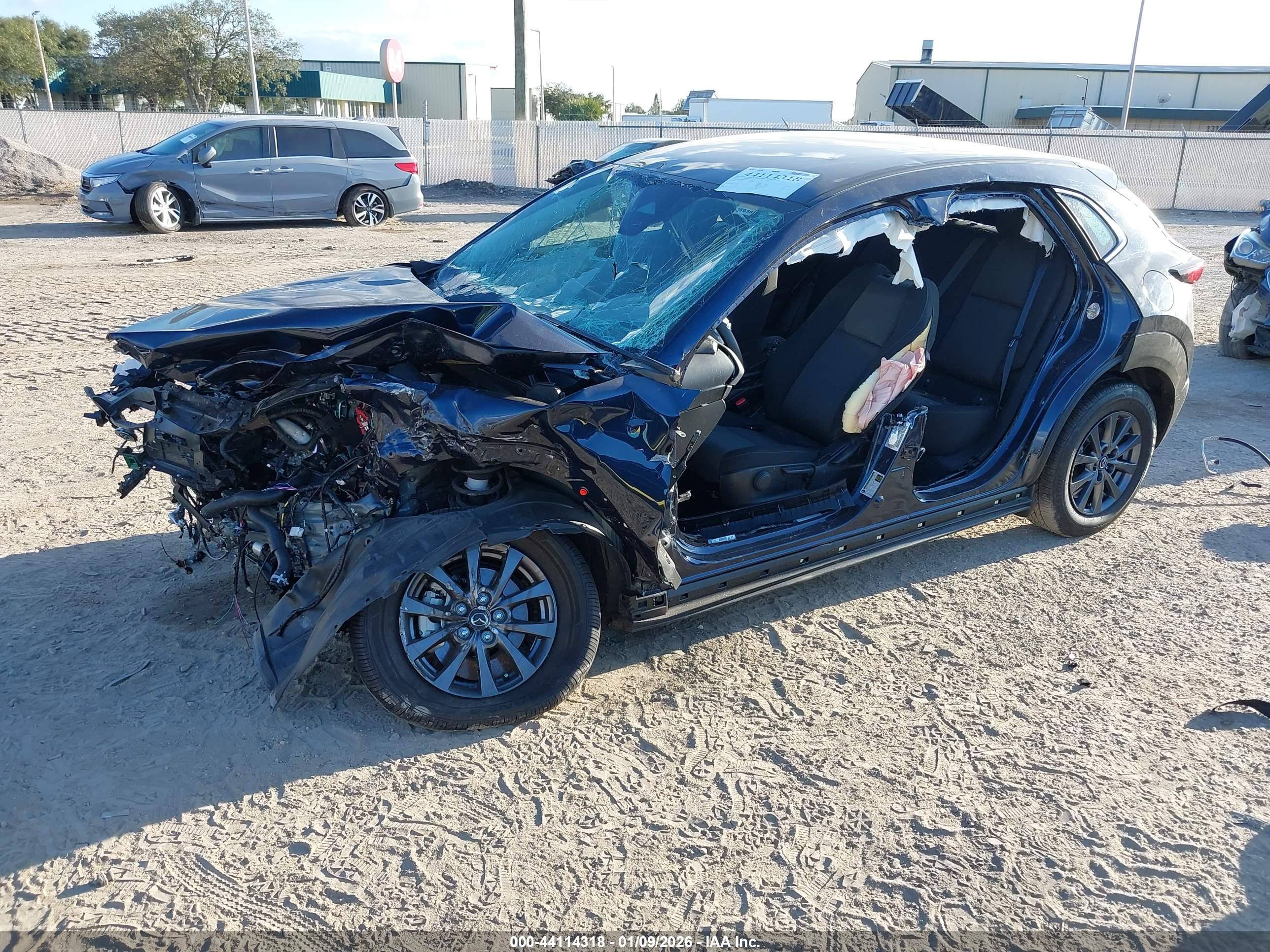 MAZDA CX-30 image 2