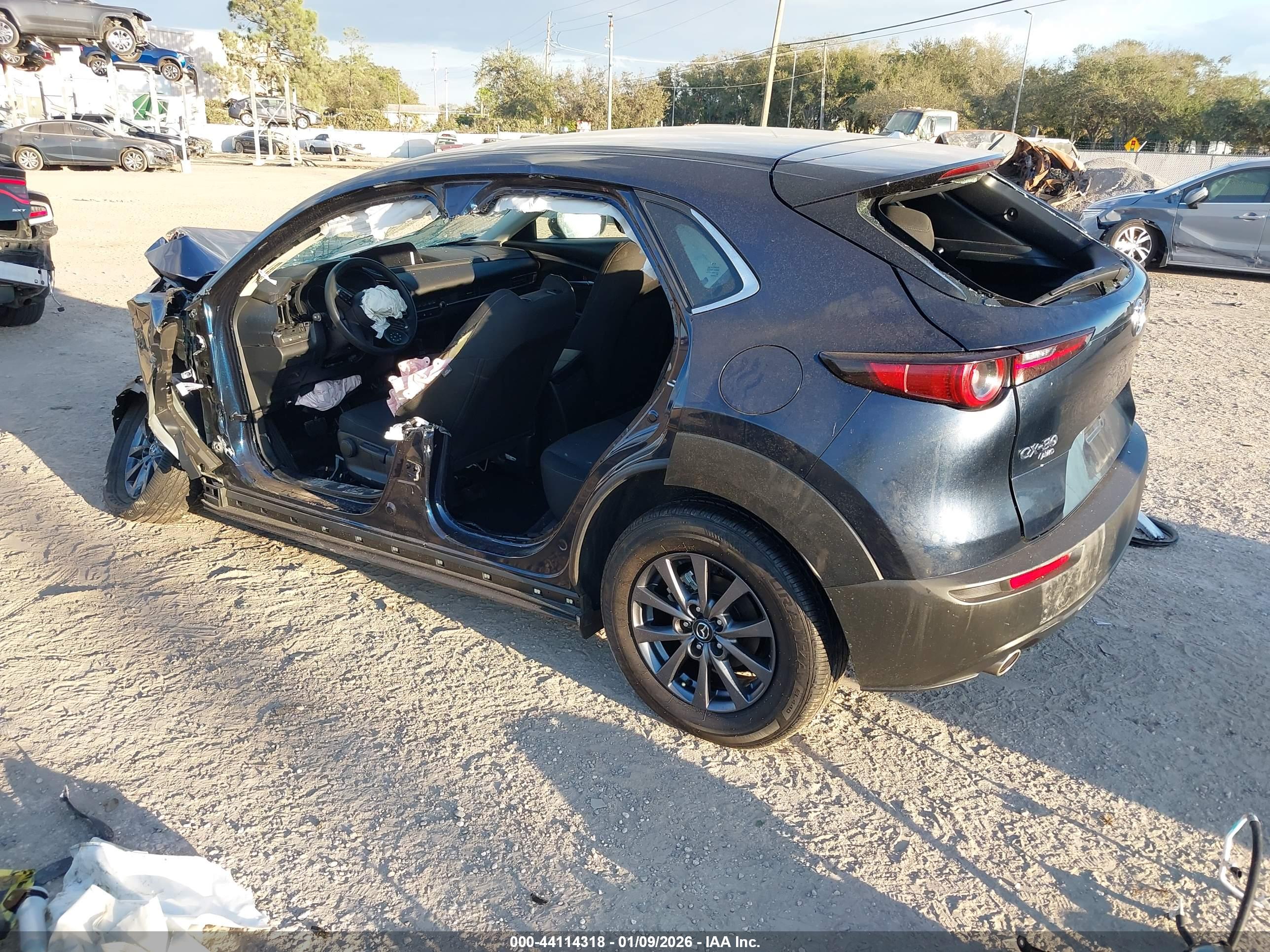 MAZDA CX-30 image 3