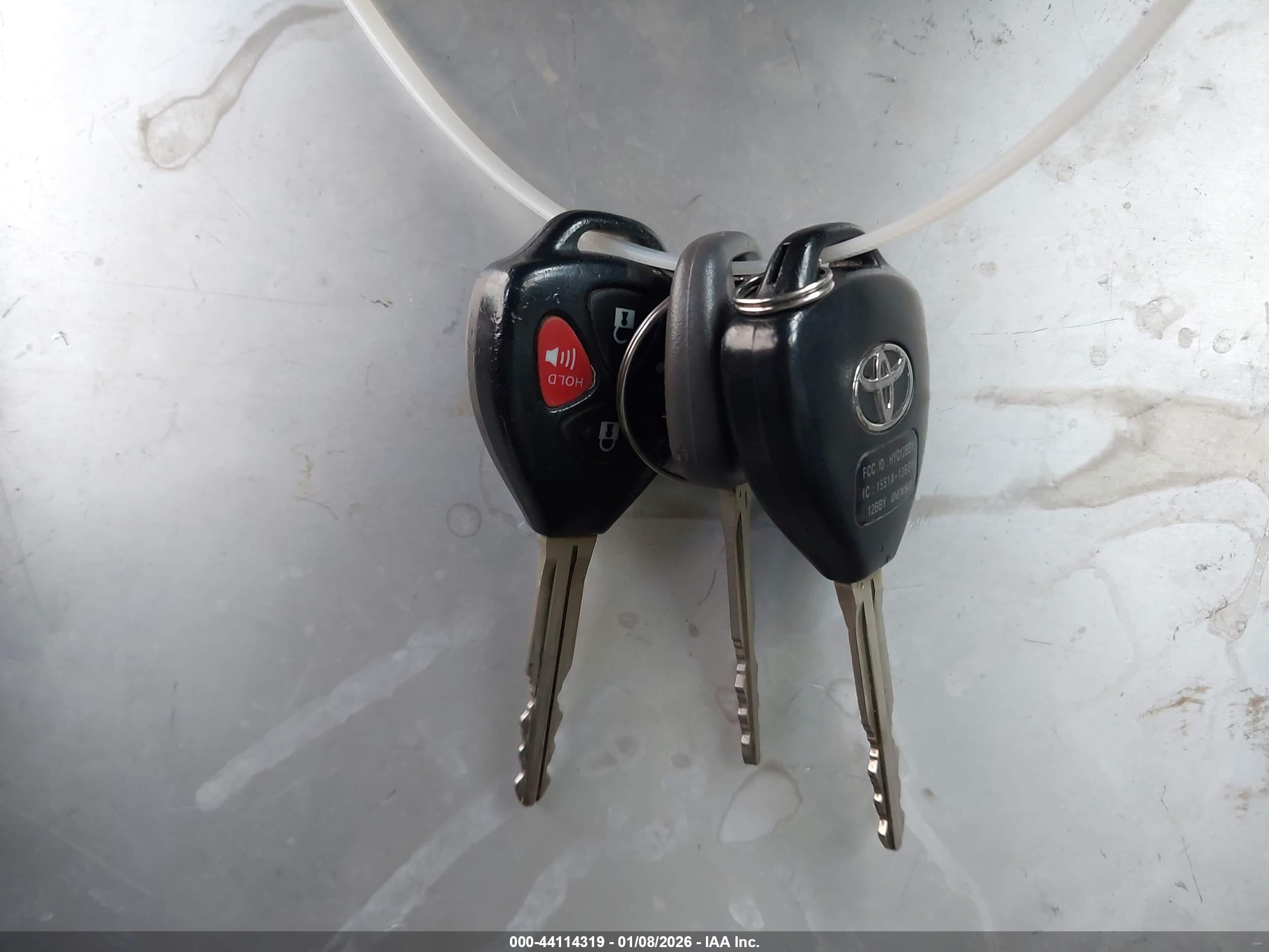 TOYOTA CAMRY image 11