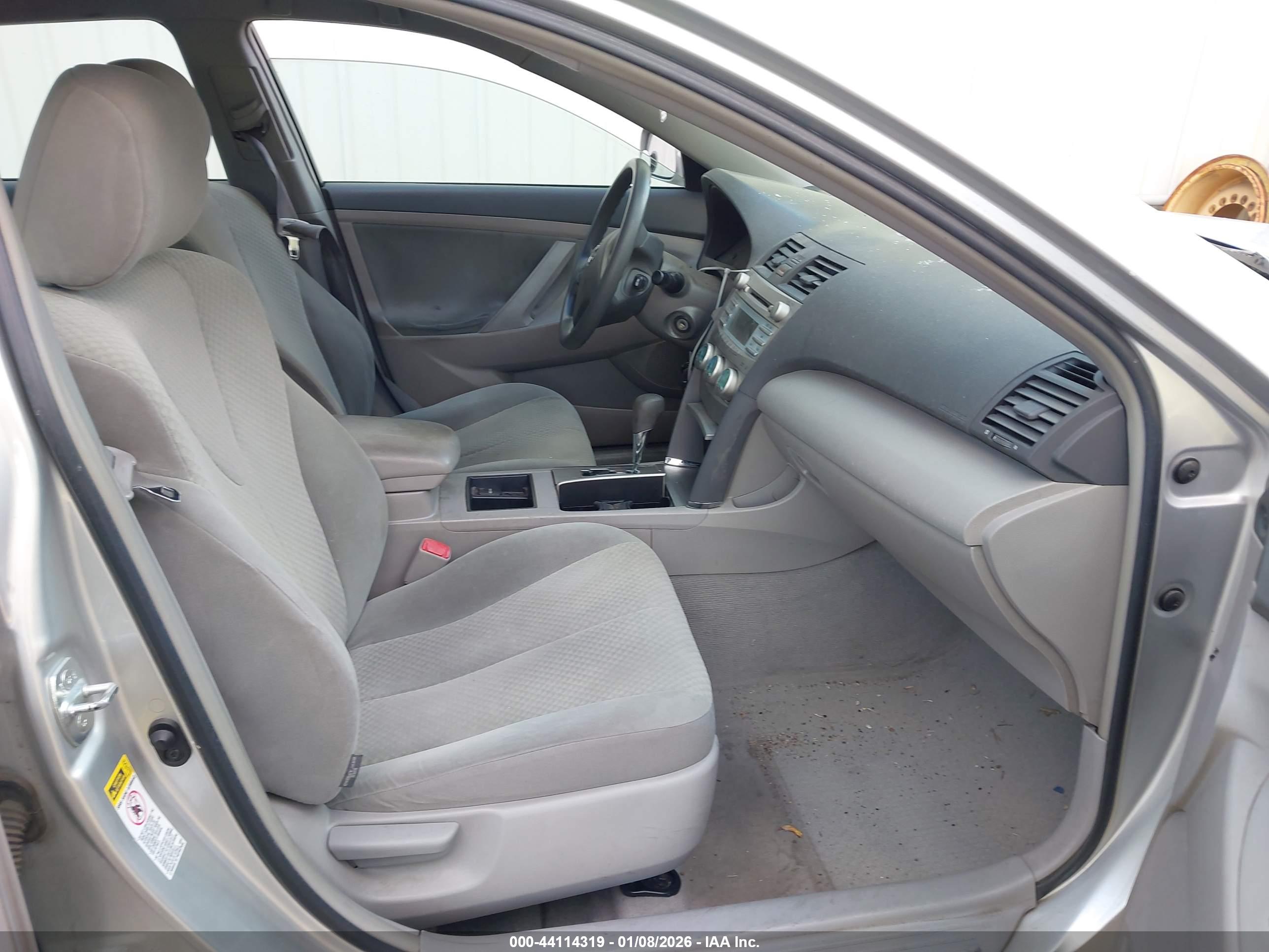 TOYOTA CAMRY image 5