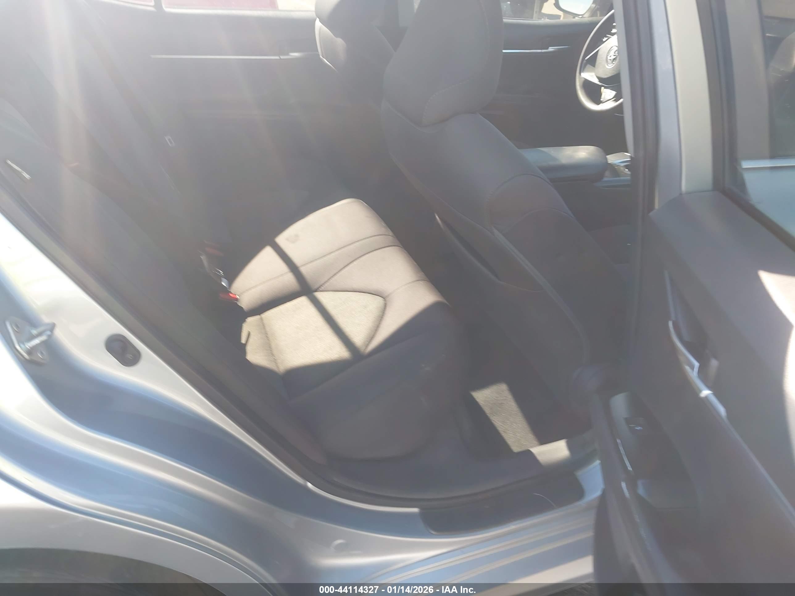 TOYOTA CAMRY image 8