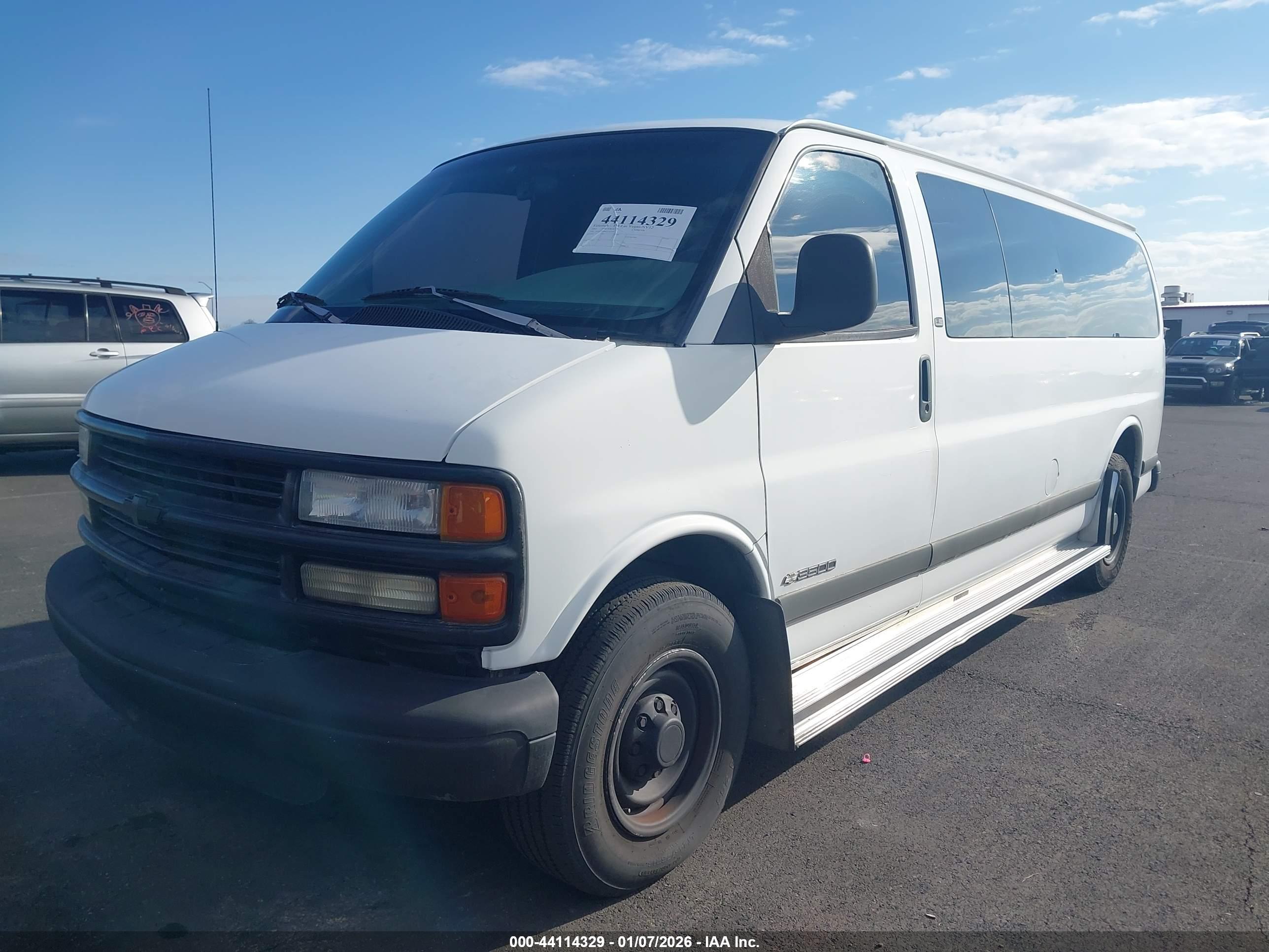CHEVROLET EXPRESS image 2