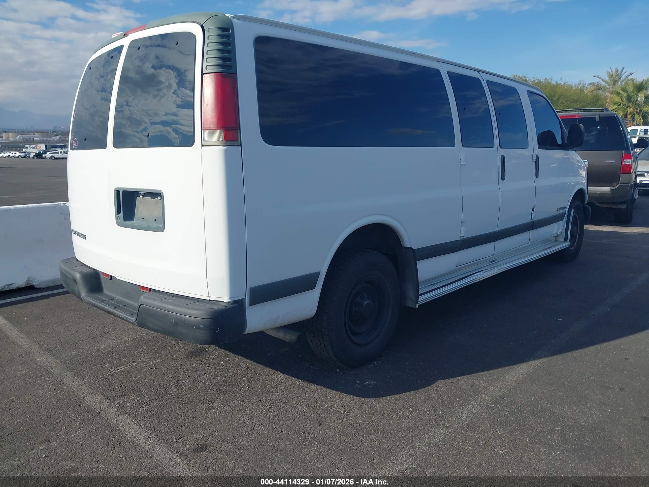 CHEVROLET EXPRESS image 4