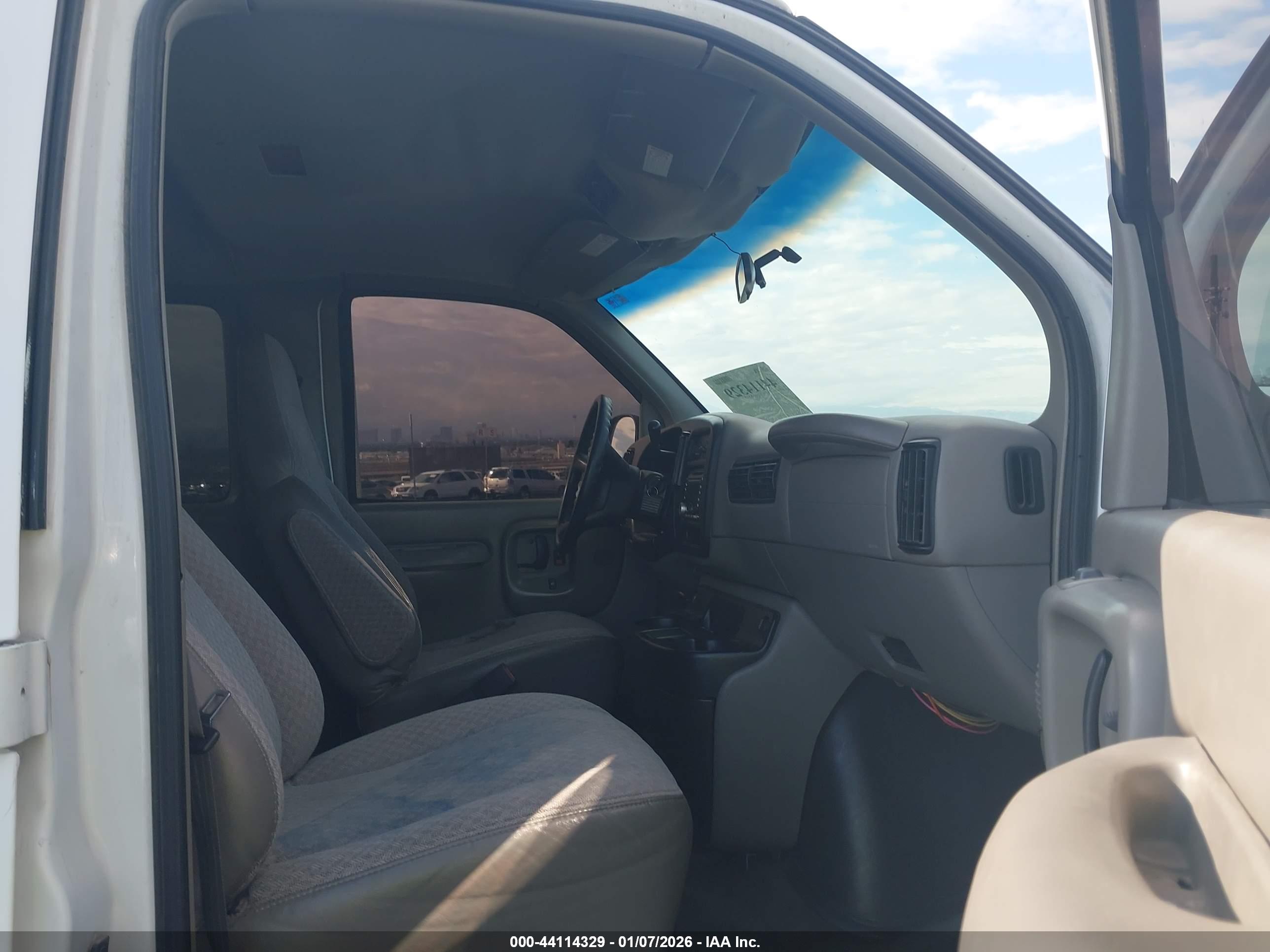 CHEVROLET EXPRESS image 5
