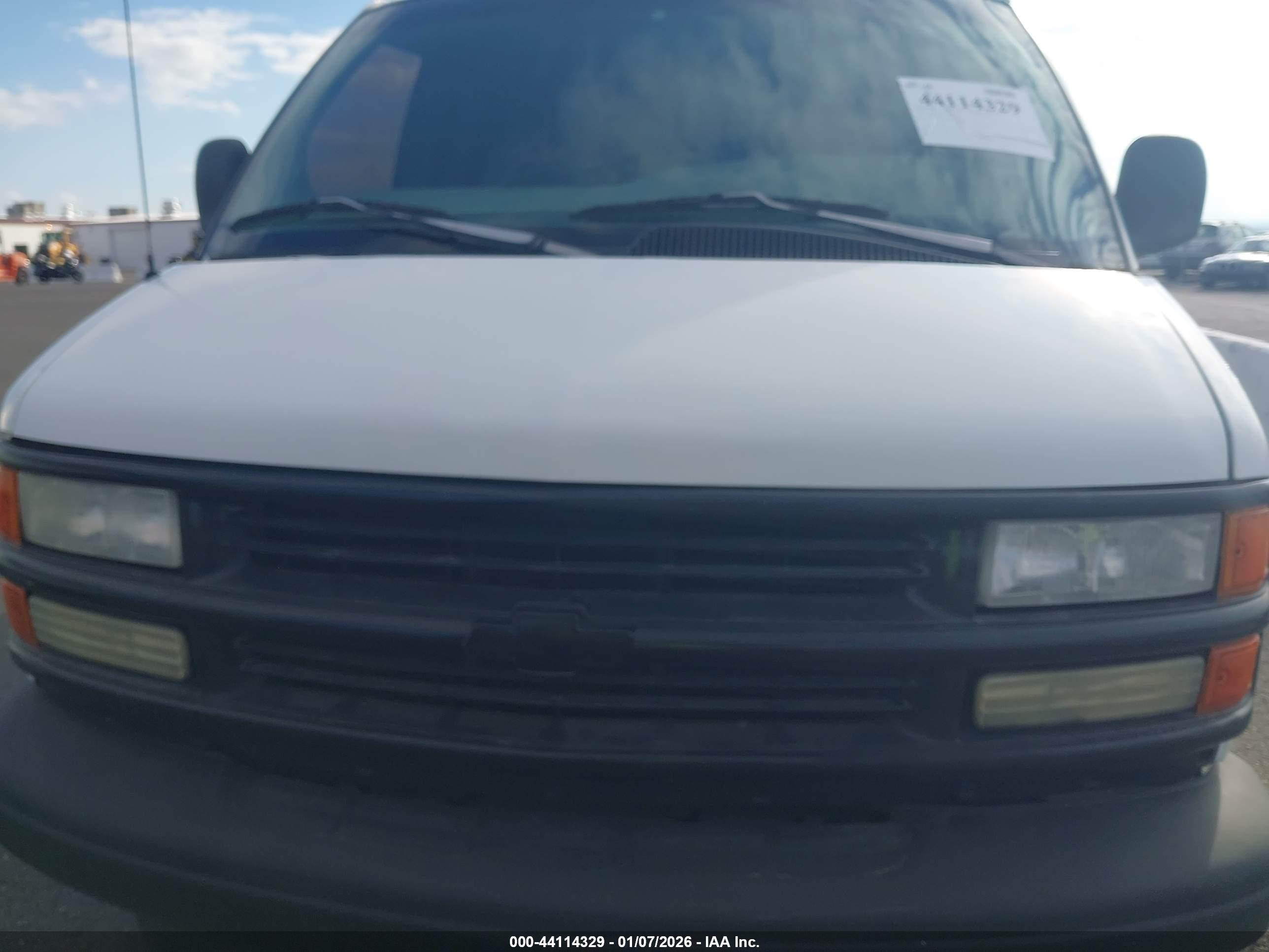 CHEVROLET EXPRESS image 6