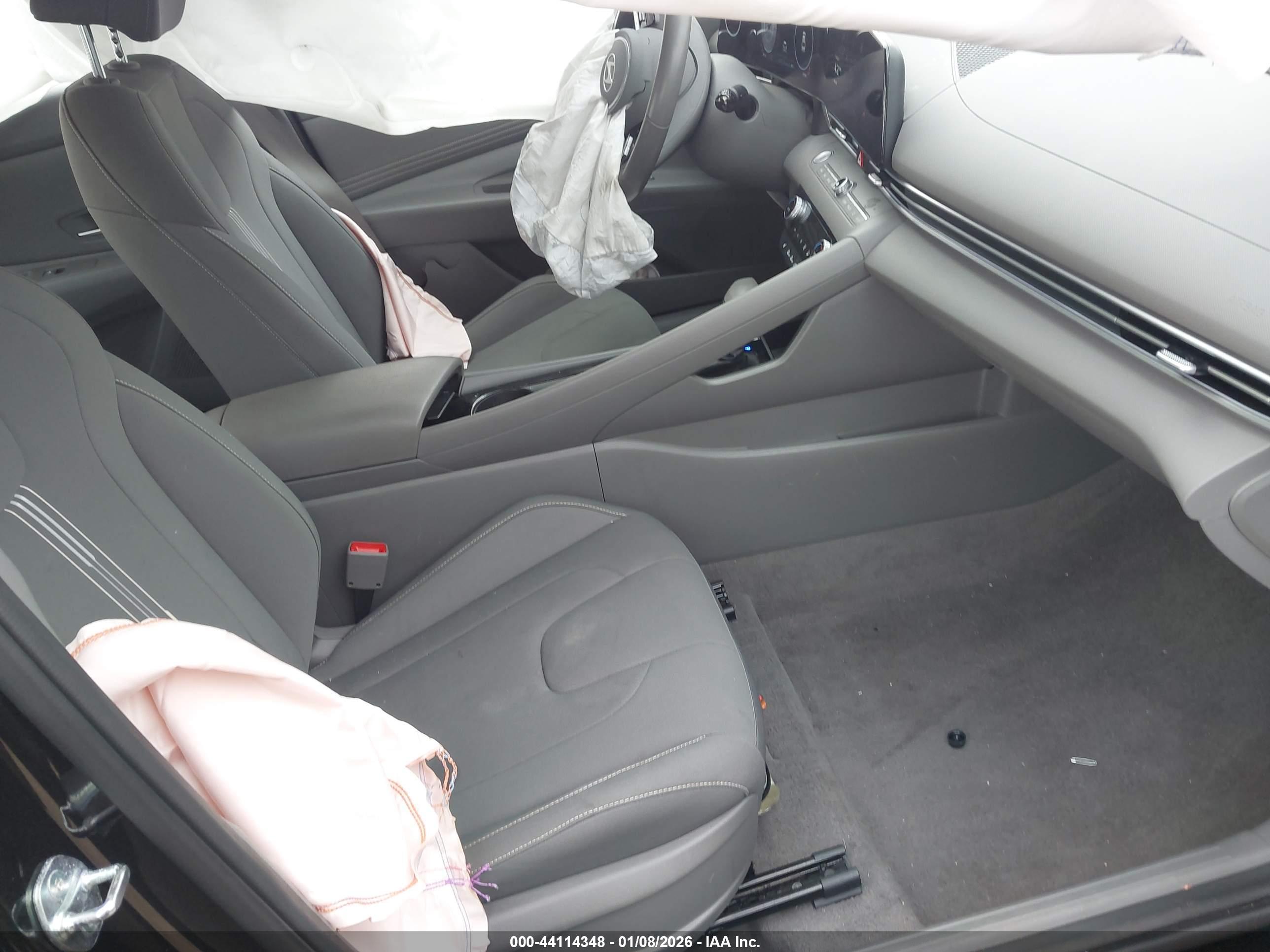HYUNDAI ELANTRA image 5