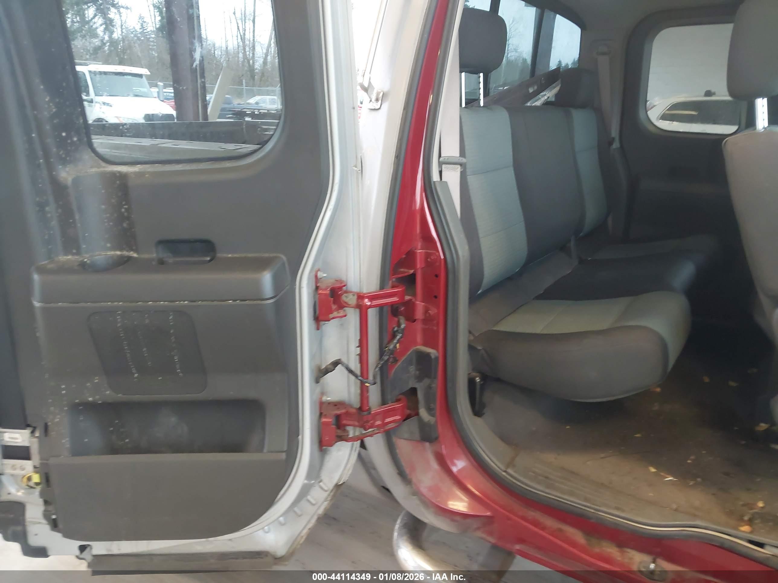 NISSAN TITAN image 8