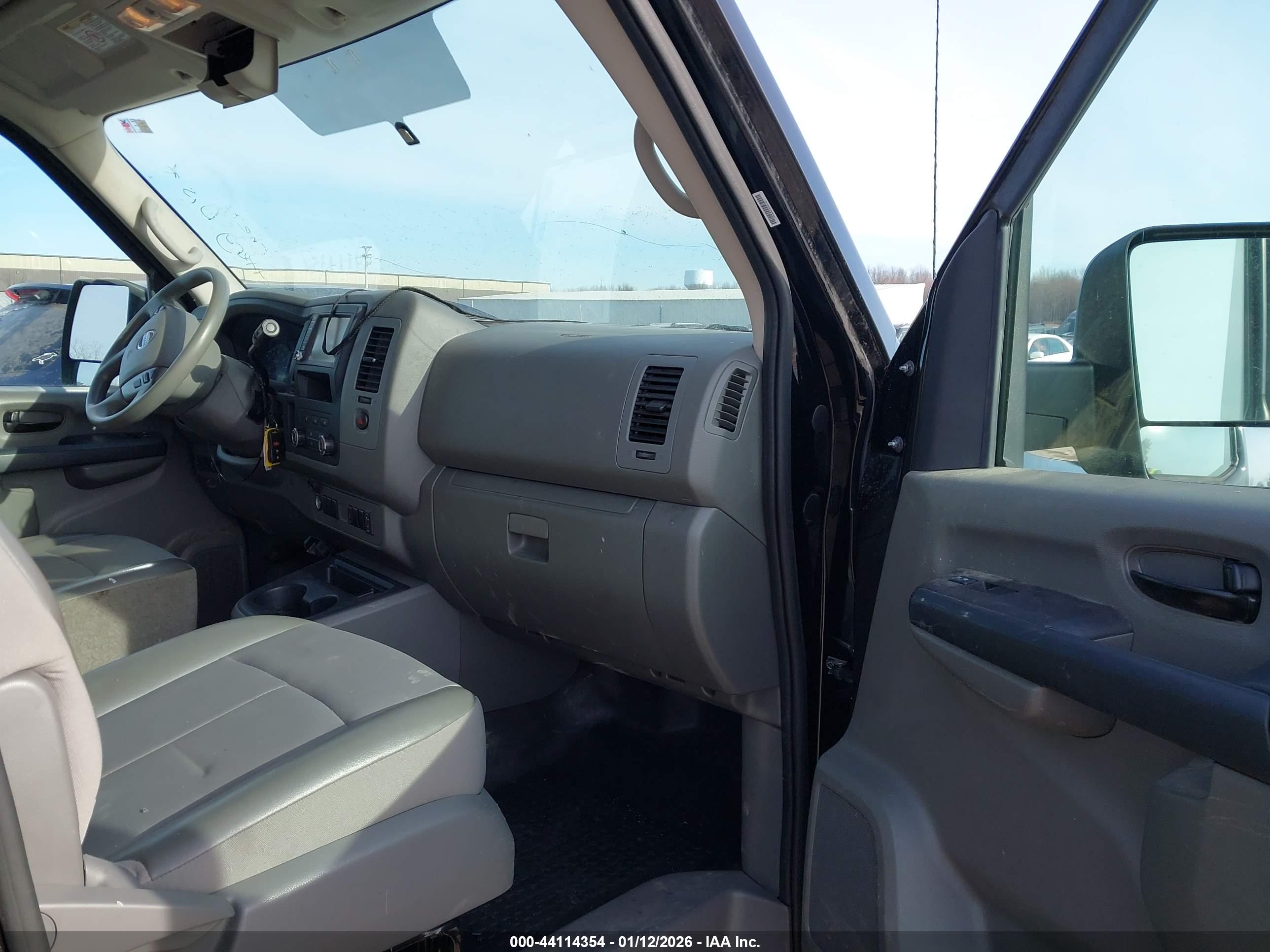 NISSAN NV image 5