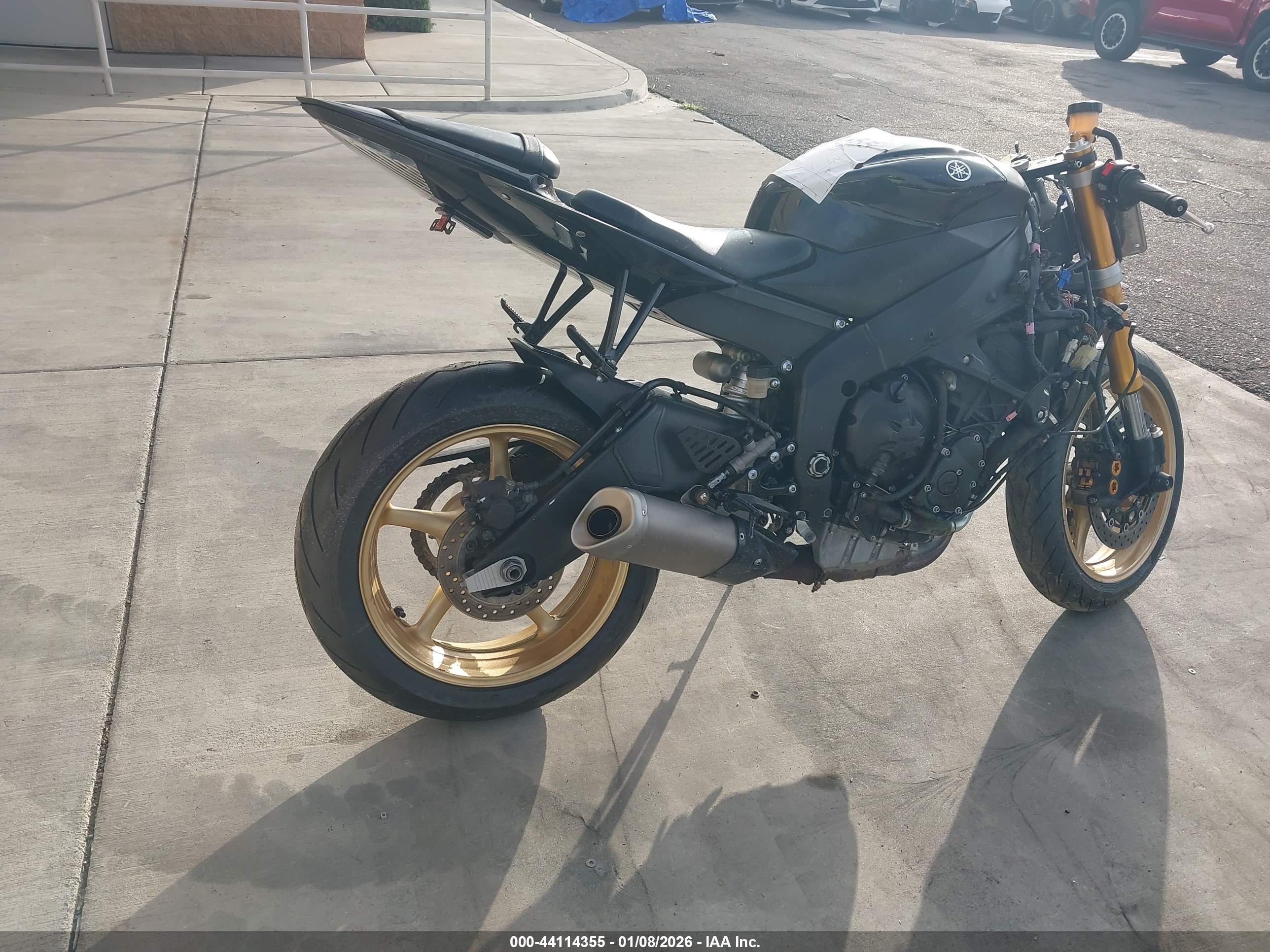 YAMAHA YZFR6 image 4