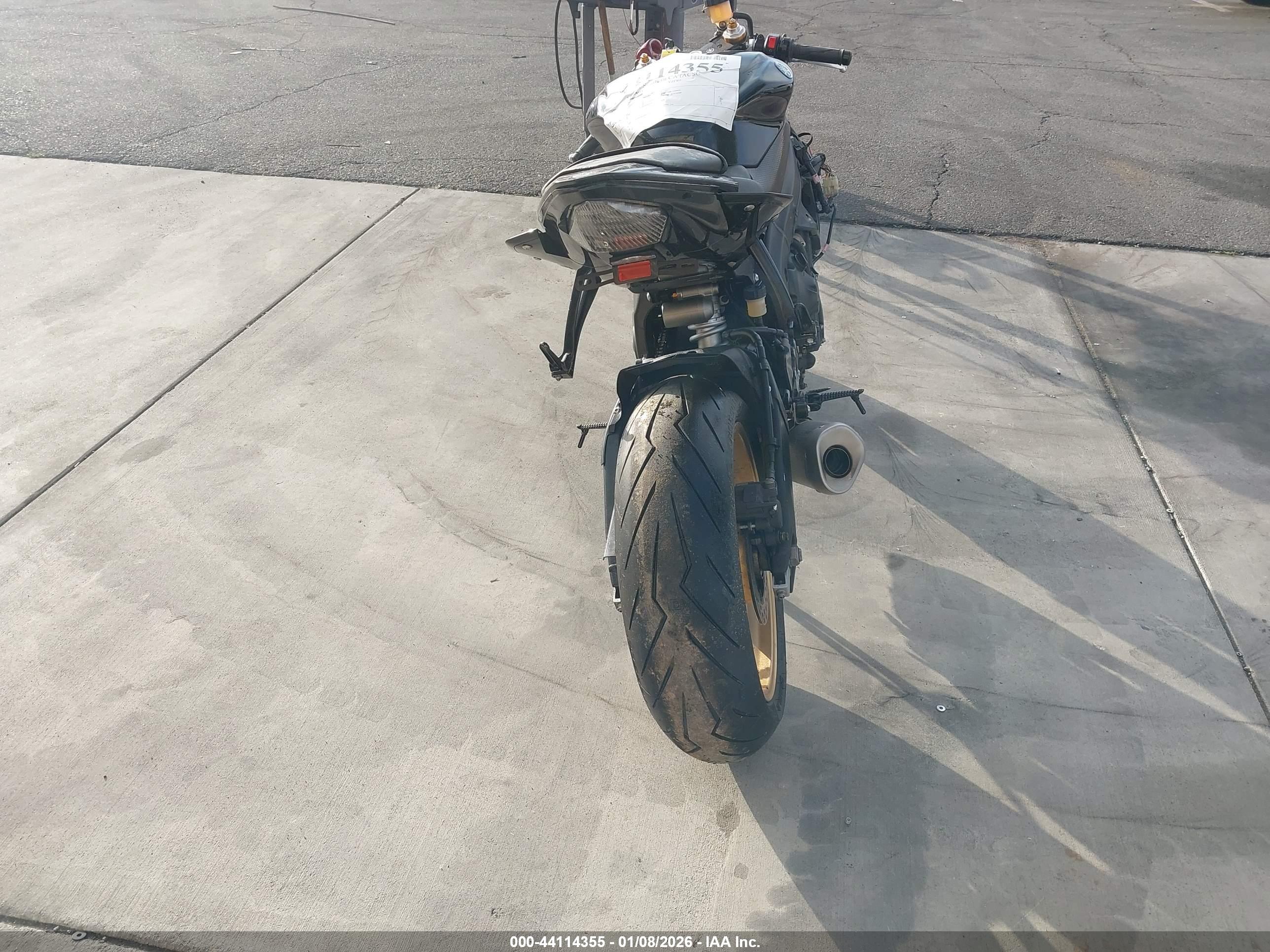 YAMAHA YZFR6 image 6