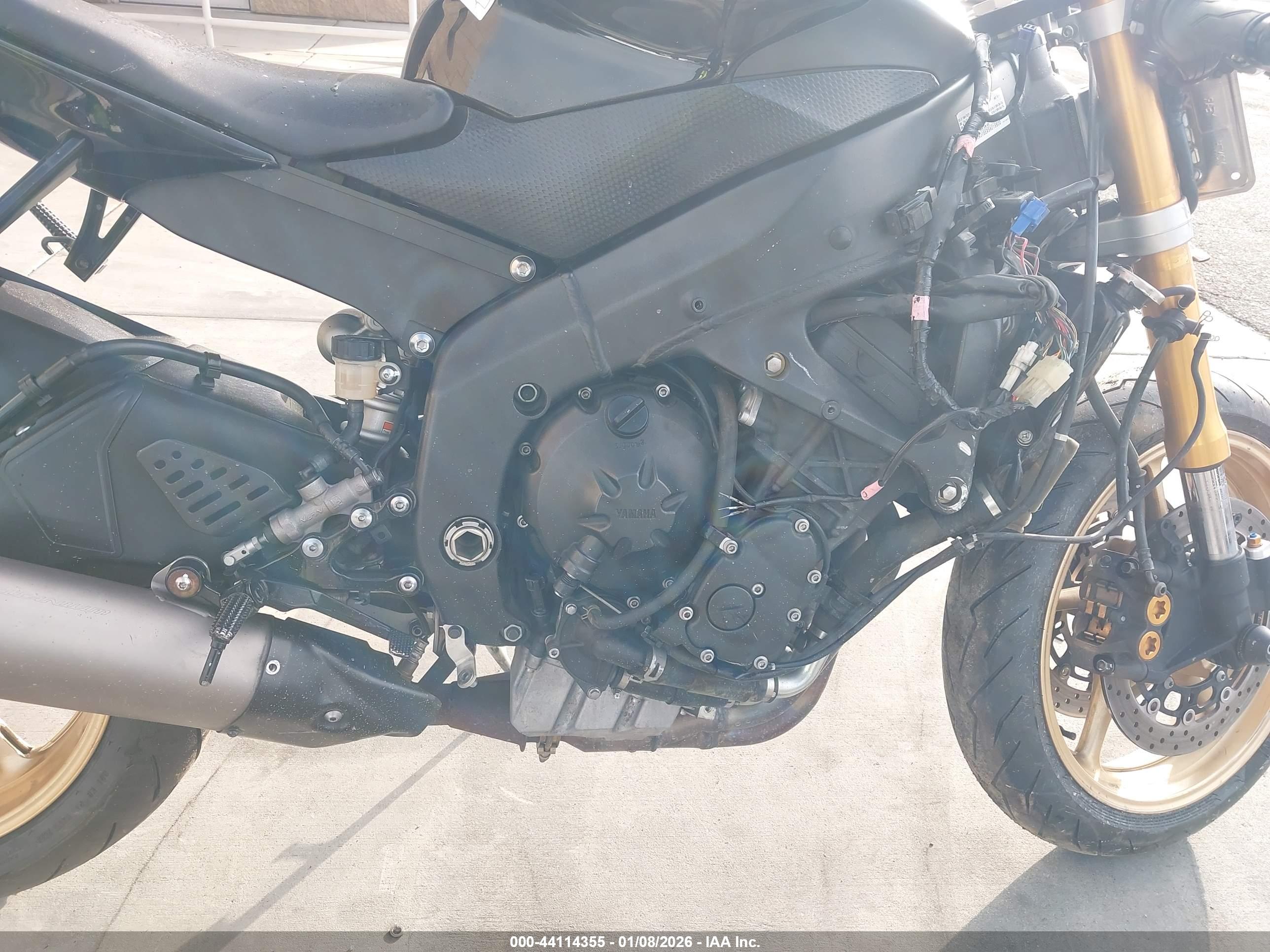 YAMAHA YZFR6 image 8