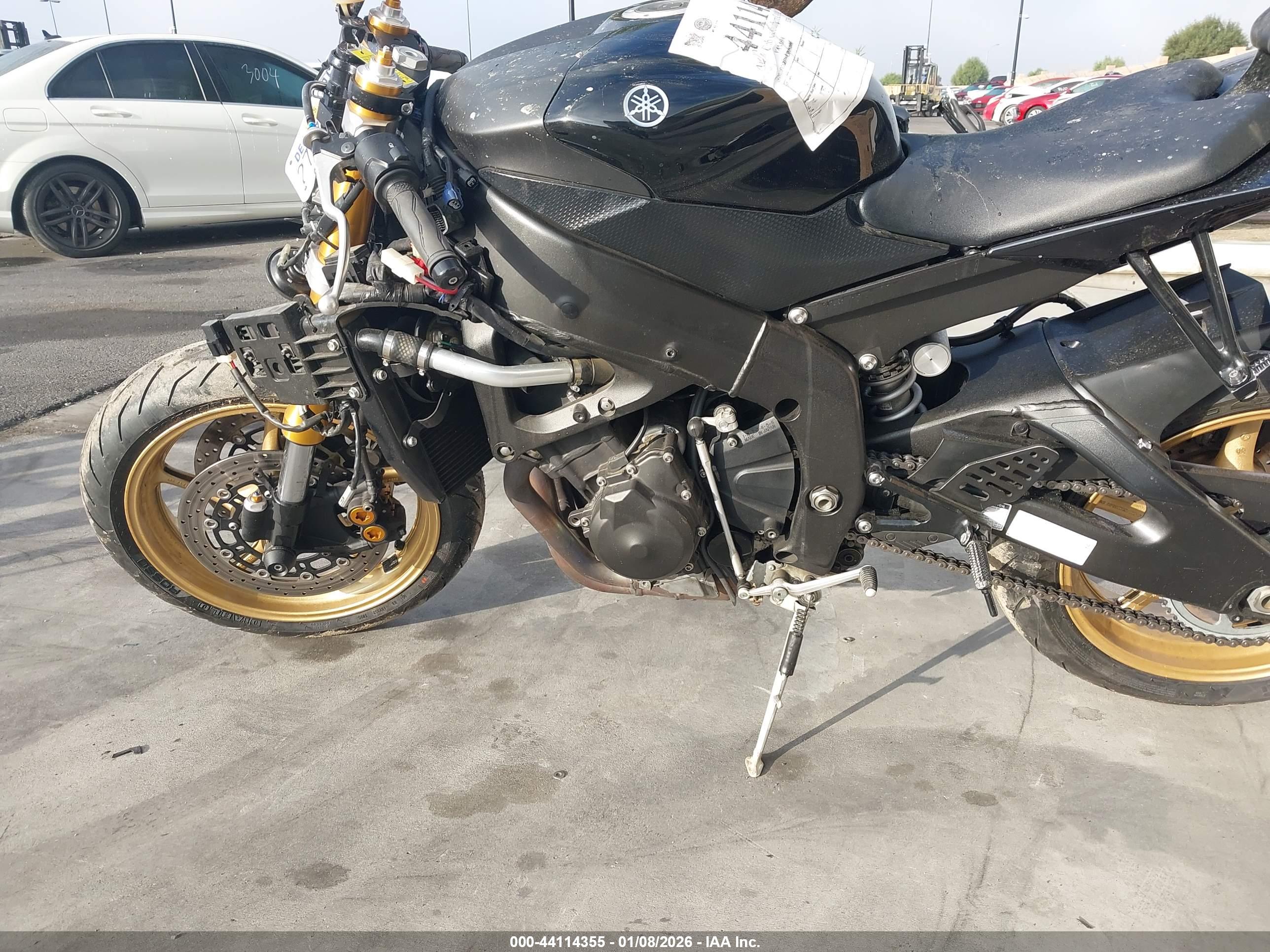 YAMAHA YZFR6 image 9