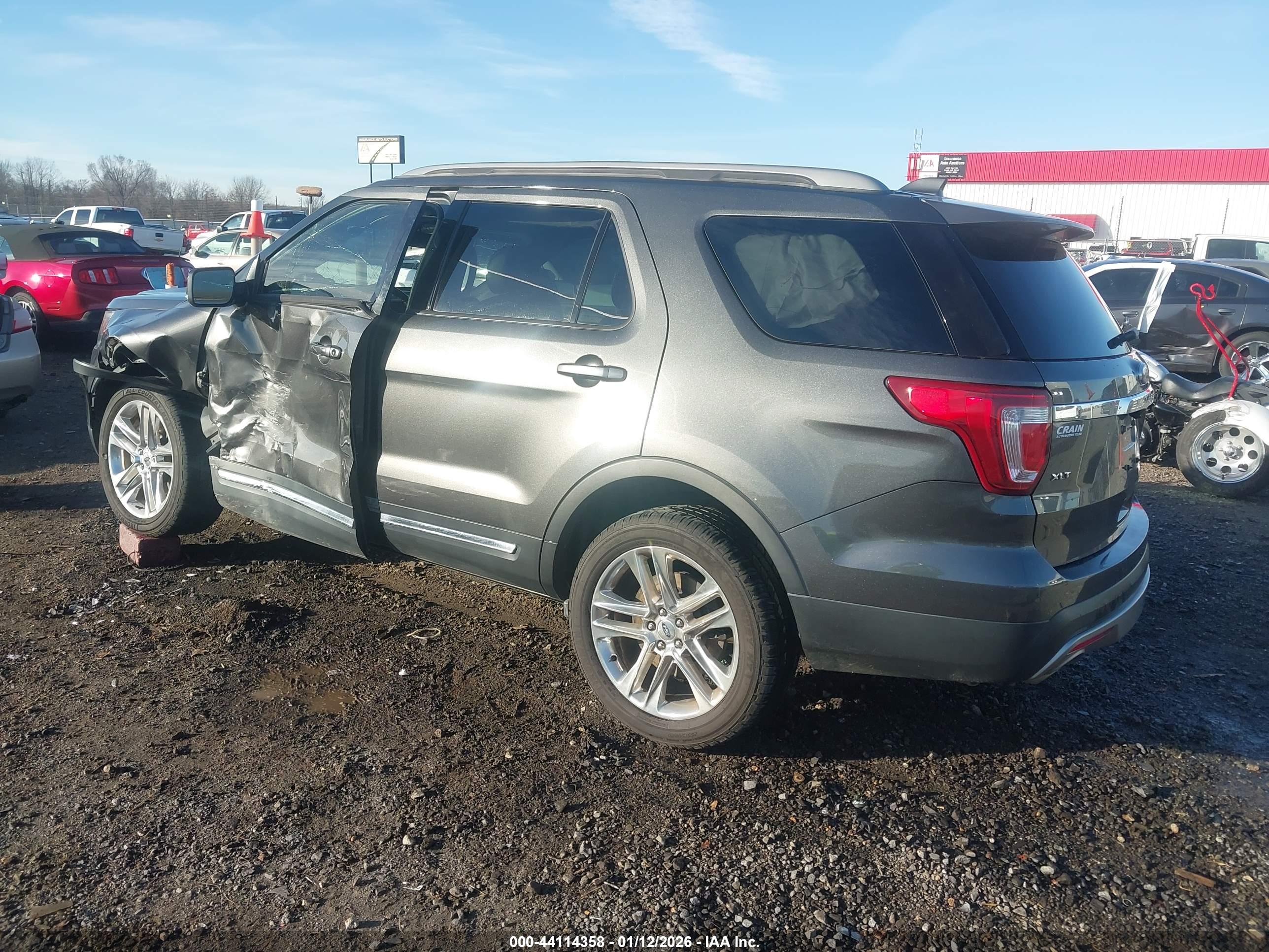 FORD EXPLORER image 3