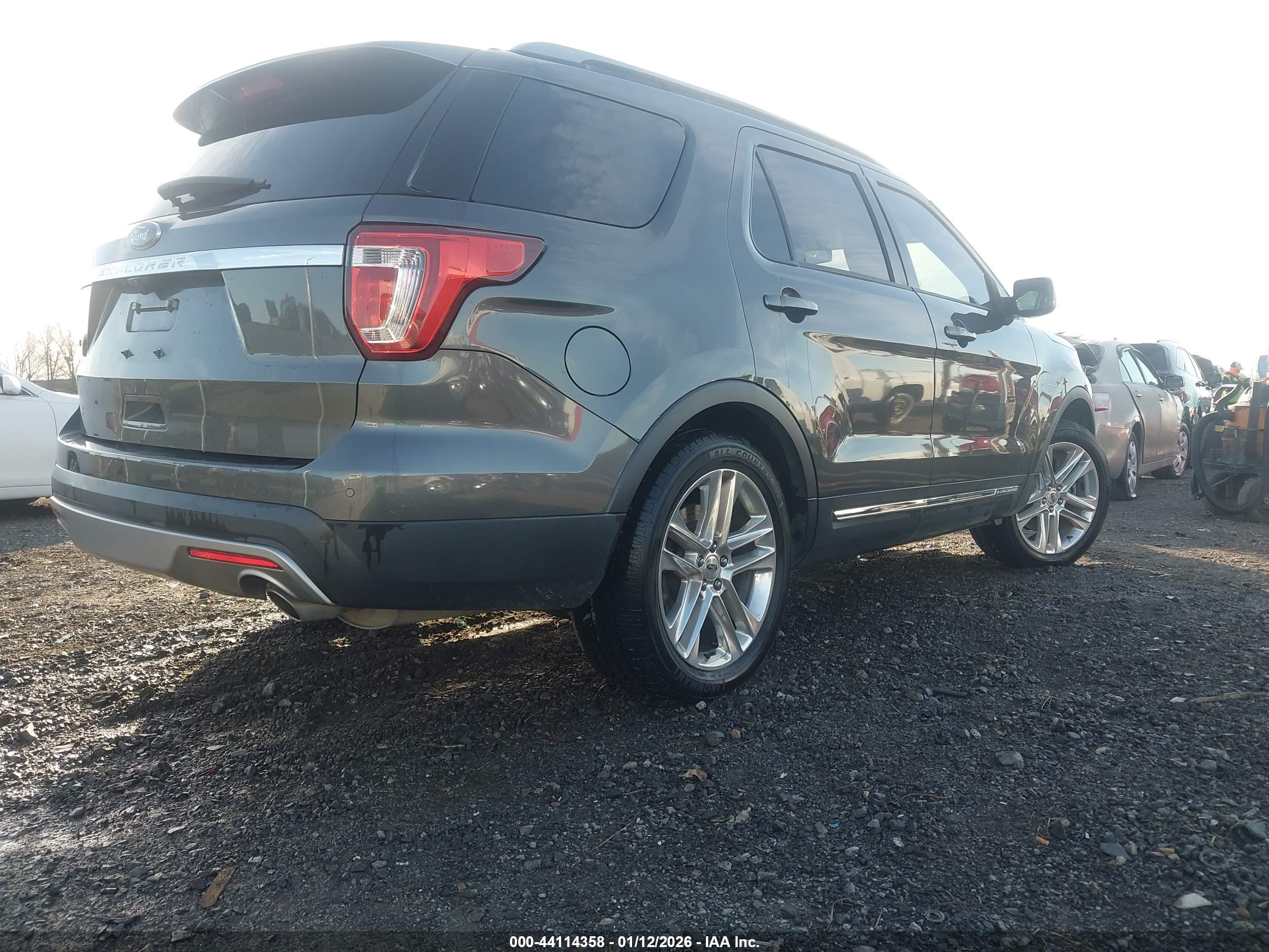 FORD EXPLORER image 4